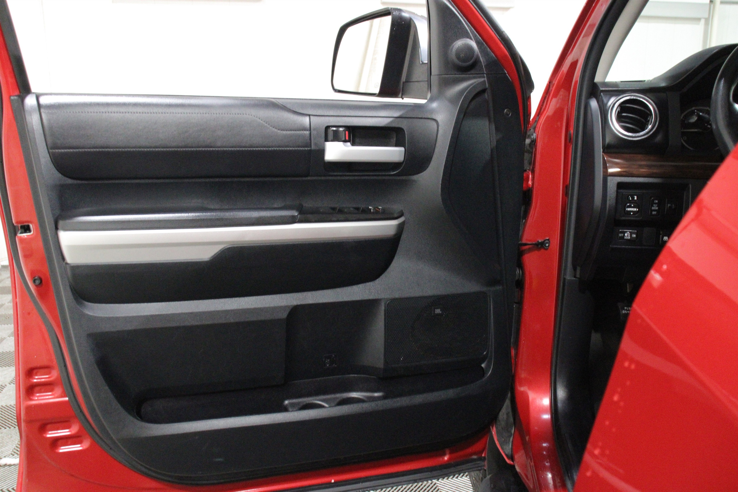 2016 Toyota Tundra Limited - Photo 6