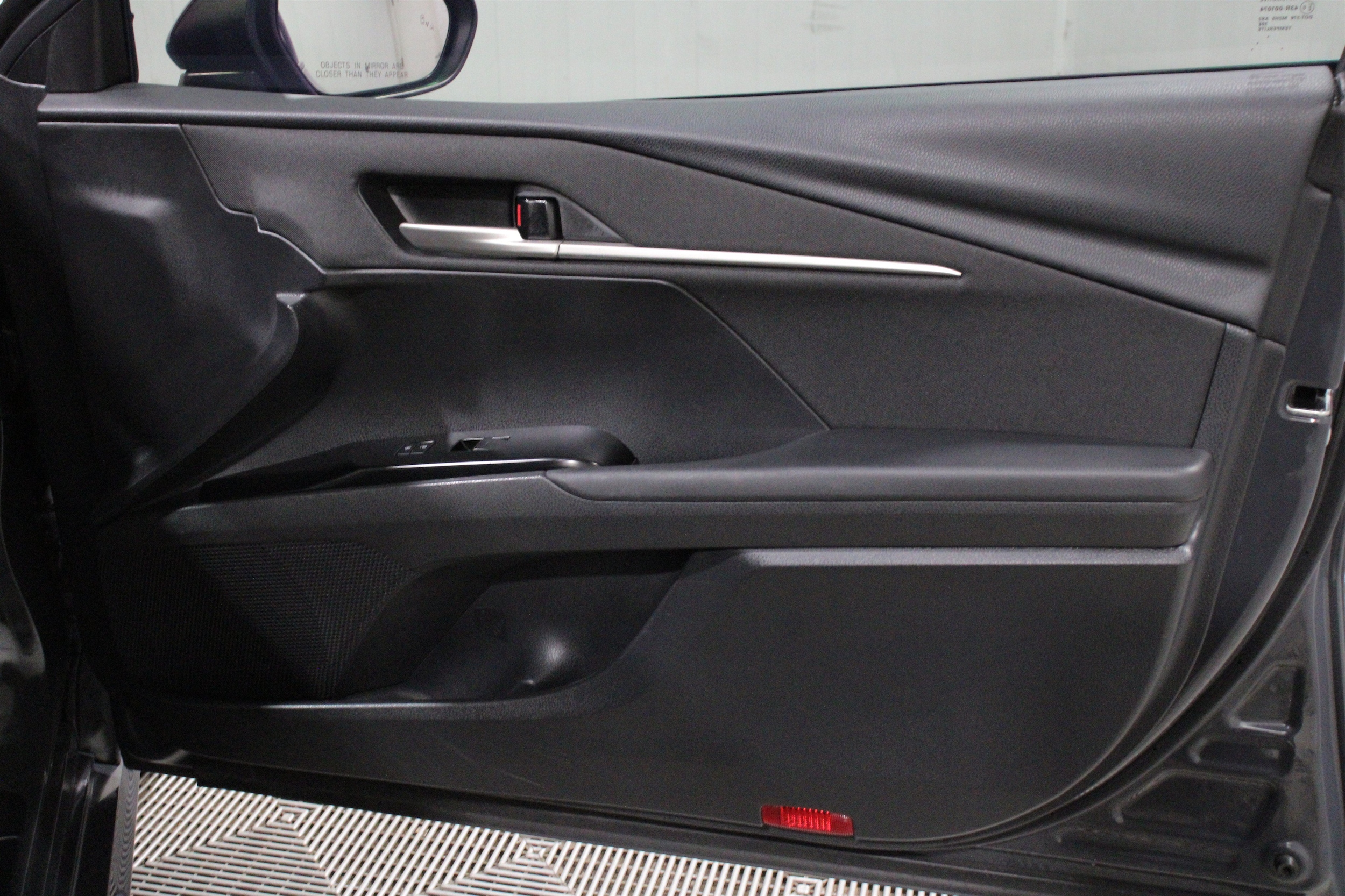 2025 Toyota Camry LE - Photo 29