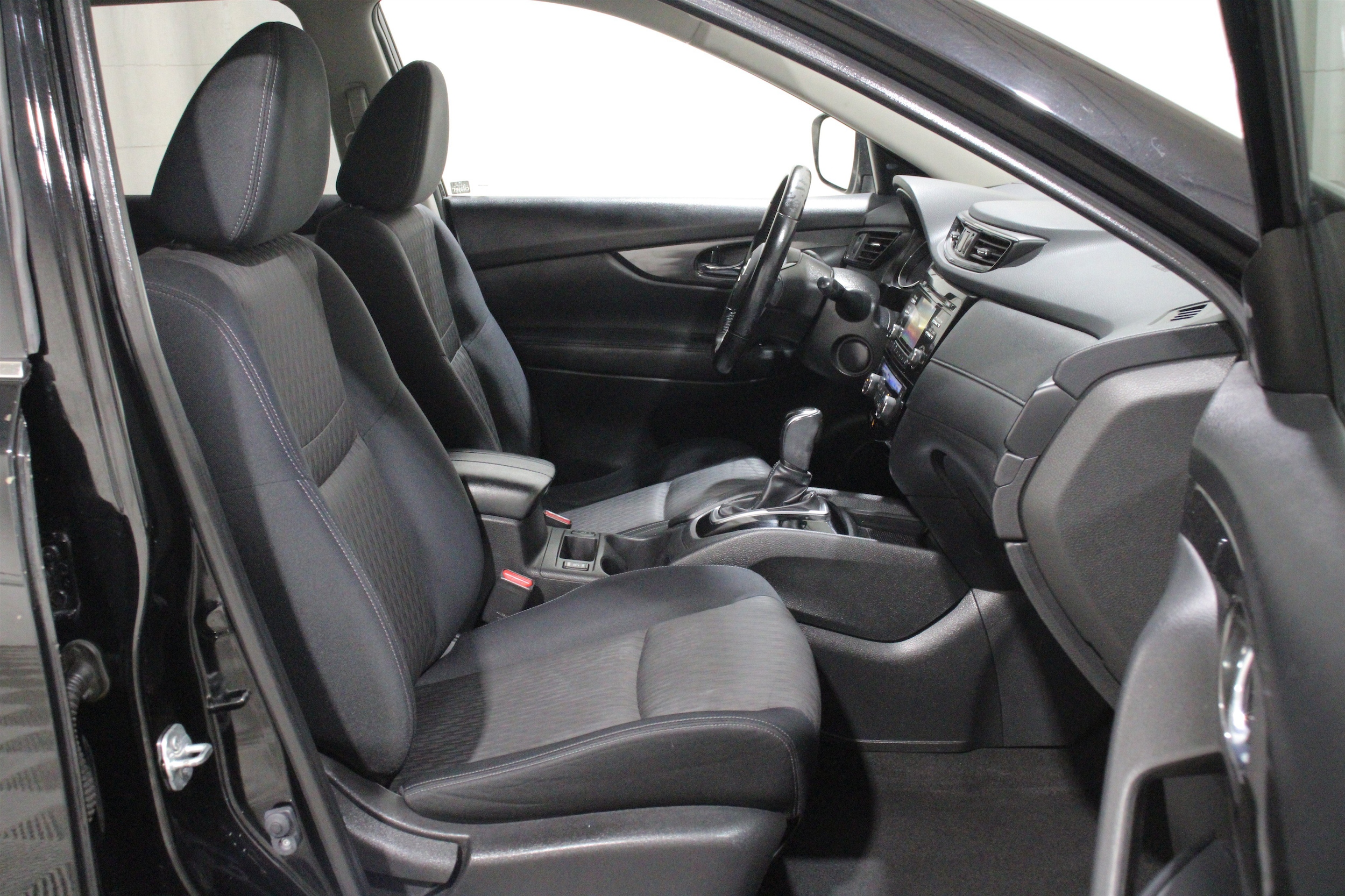 2017 Nissan Rogue SV - Photo 24
