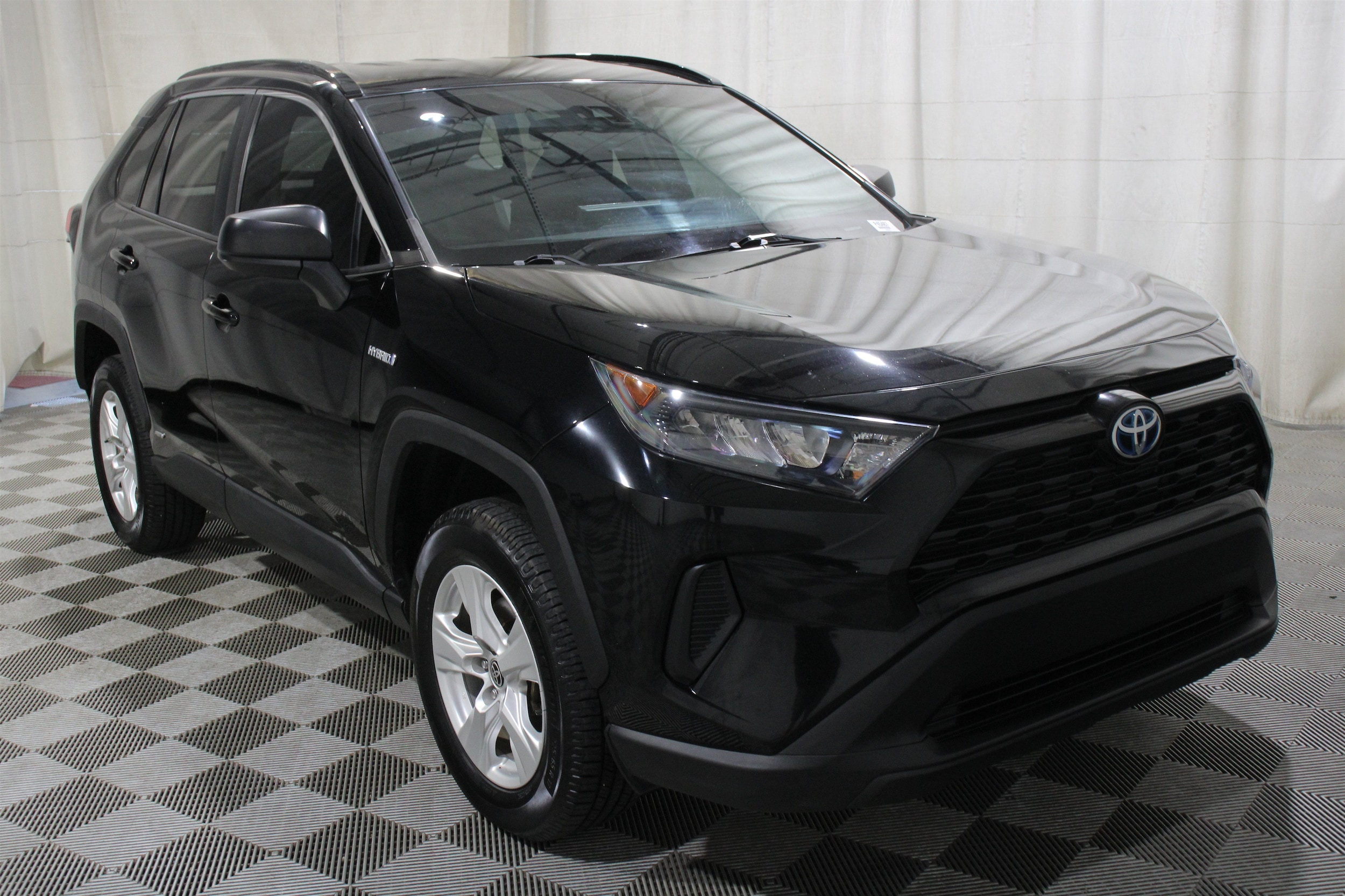 2021 Toyota RAV4 LE - Photo 29
