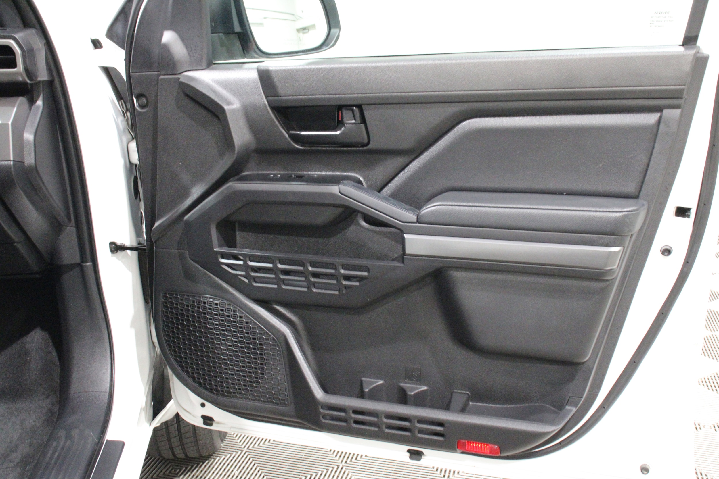 2024 Toyota Tacoma SR5 - Photo 30