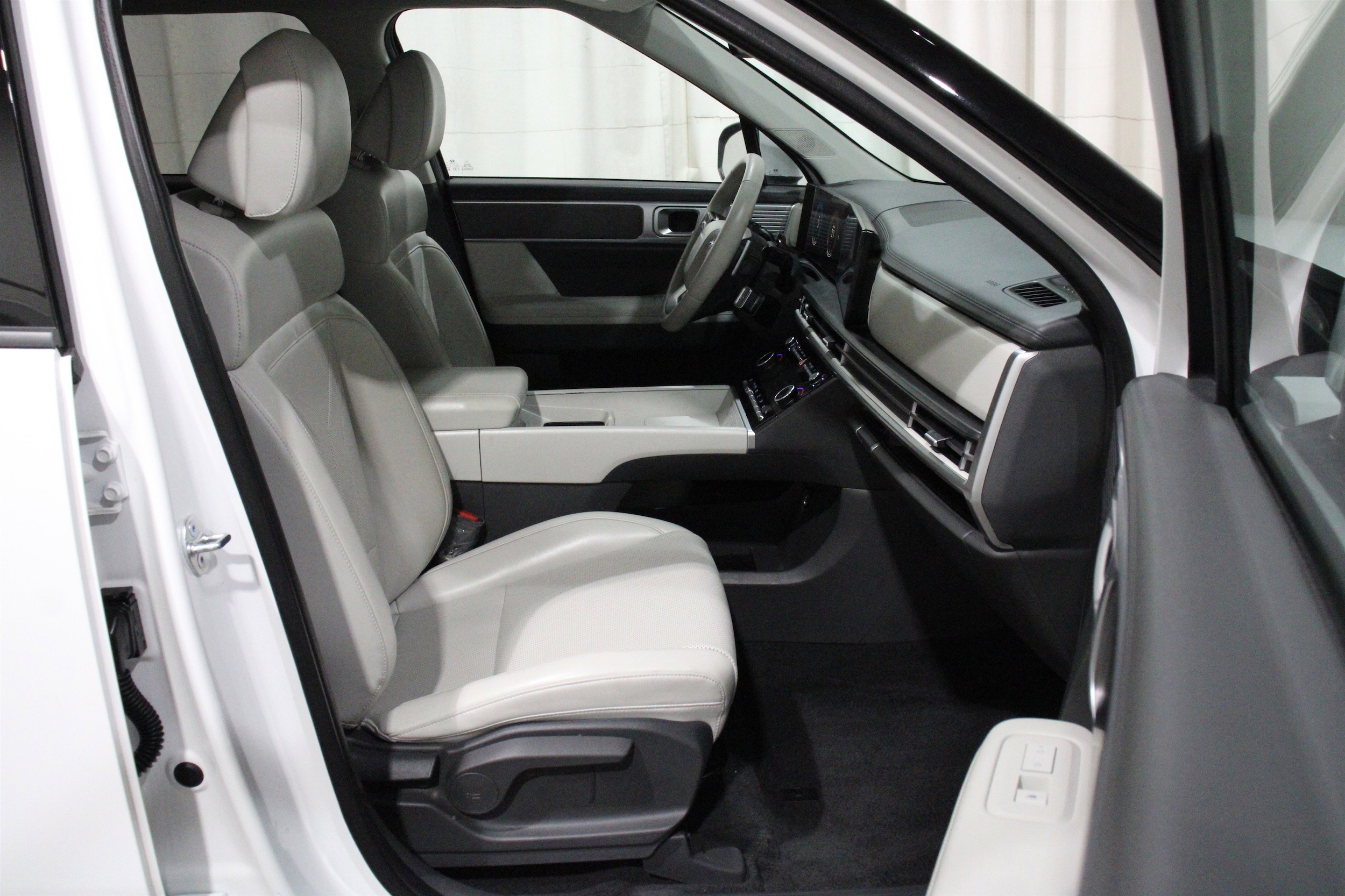 2025 Hyundai Santa Fe SEL - Photo 31