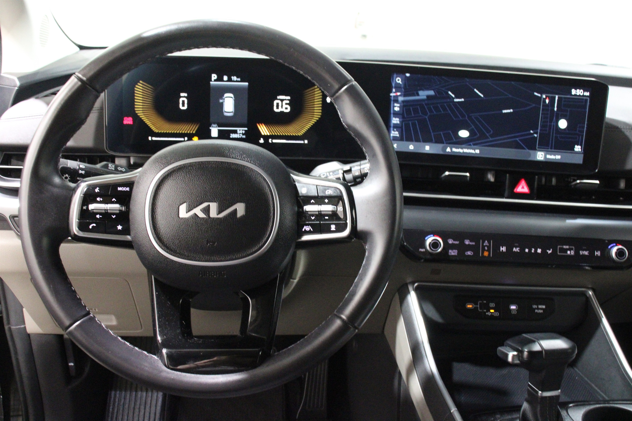2025 Kia Carnival LXS - Photo 8