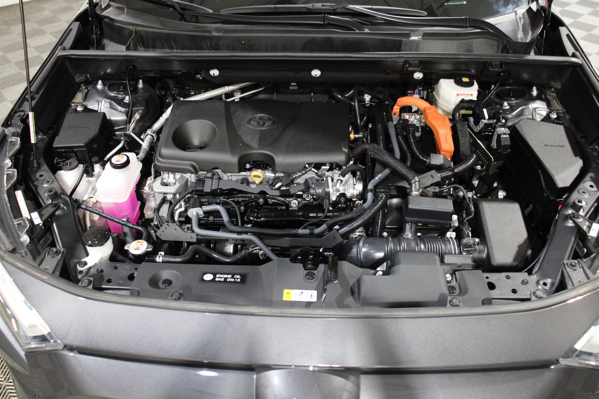 2025 Toyota RAV4 XLE - Photo 38