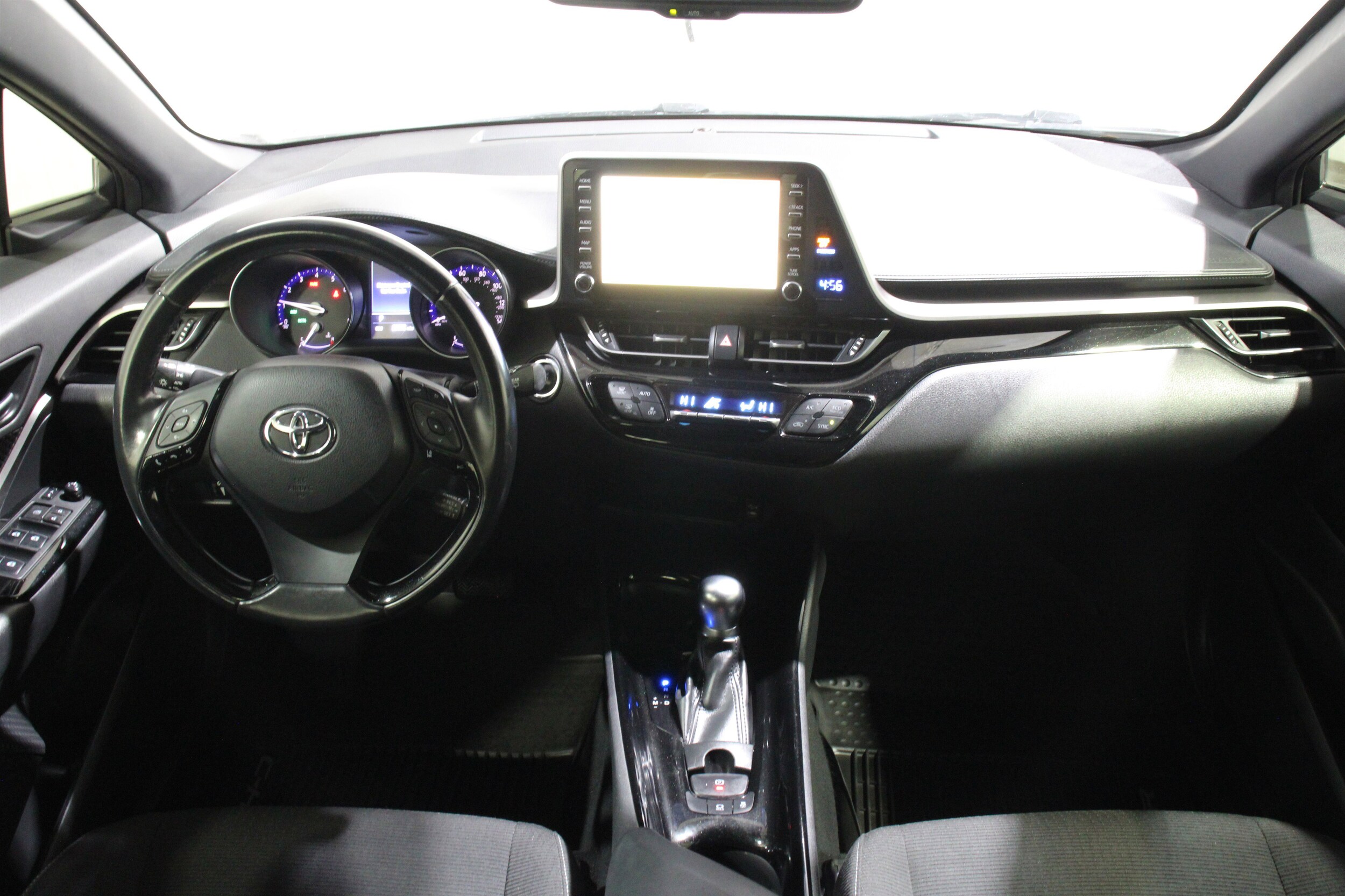 2019 Toyota C-HR XLE photo 2