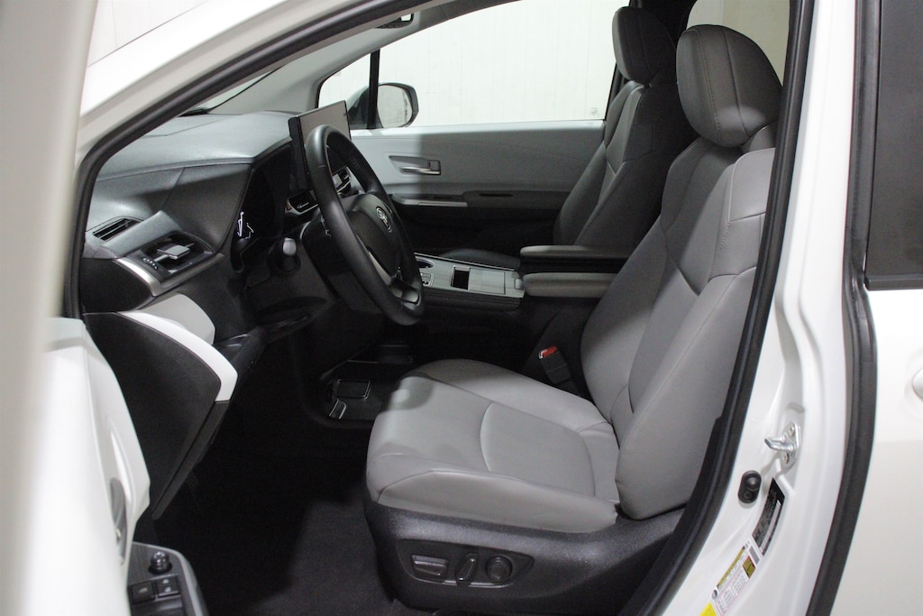 Used 2026 Toyota Sienna XLE 8 Passenger Van Passenger Van