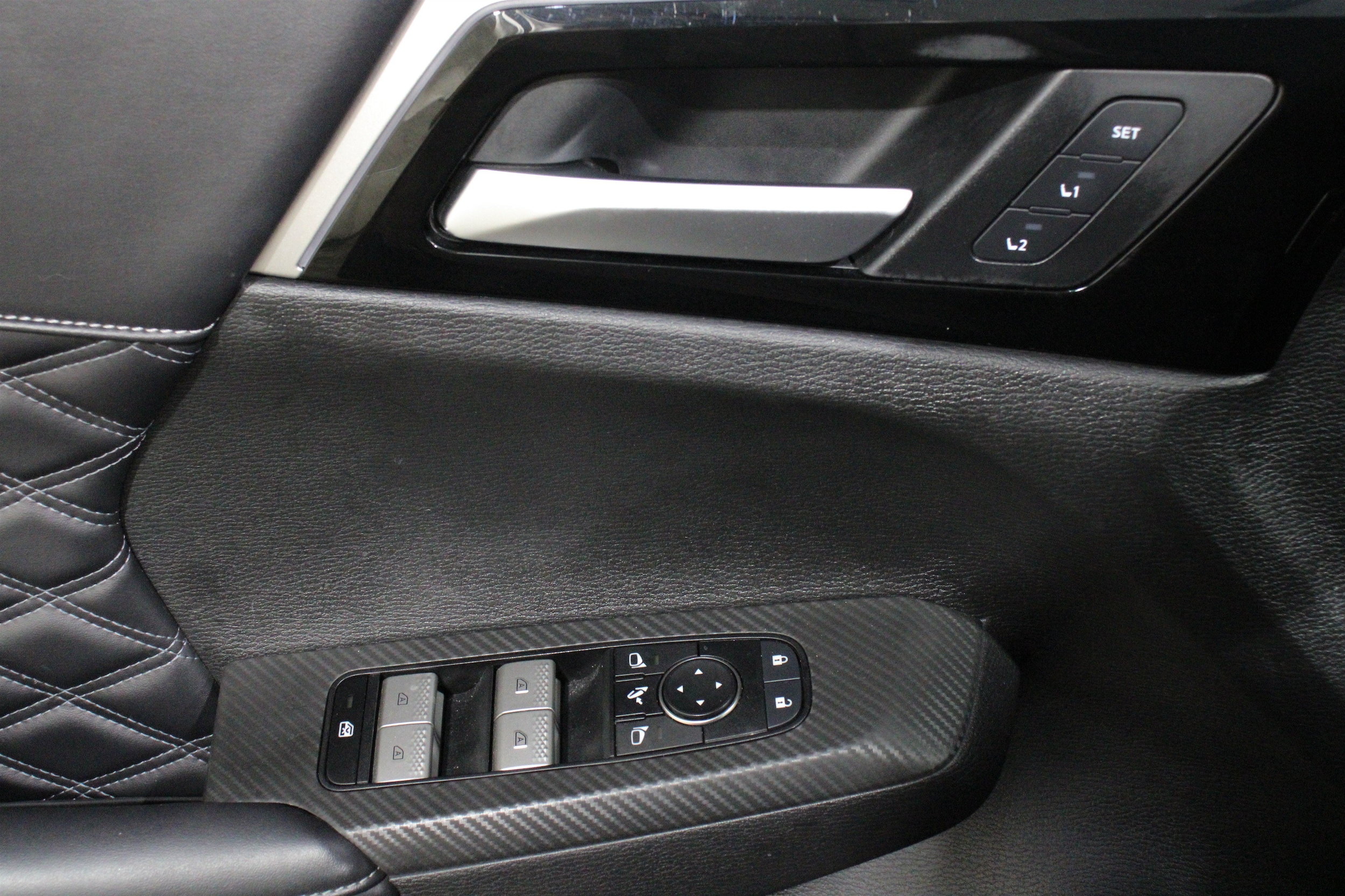 2024 Mitsubishi Outlander Plug-in Hybrid SEL - Photo 7