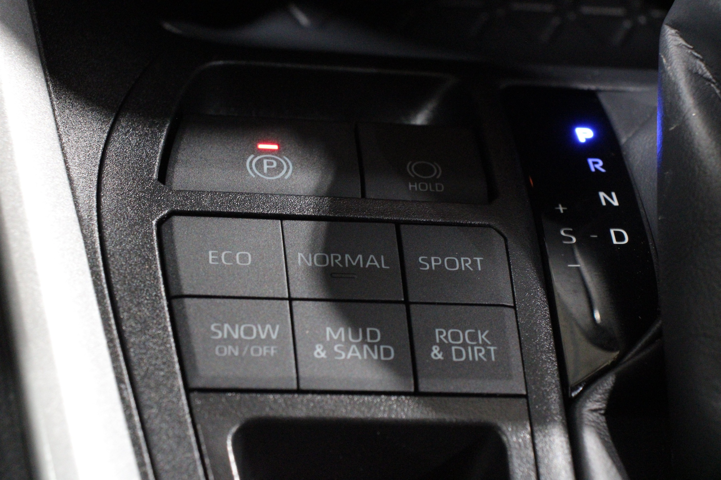 2025 Toyota RAV4 LE - Photo 21