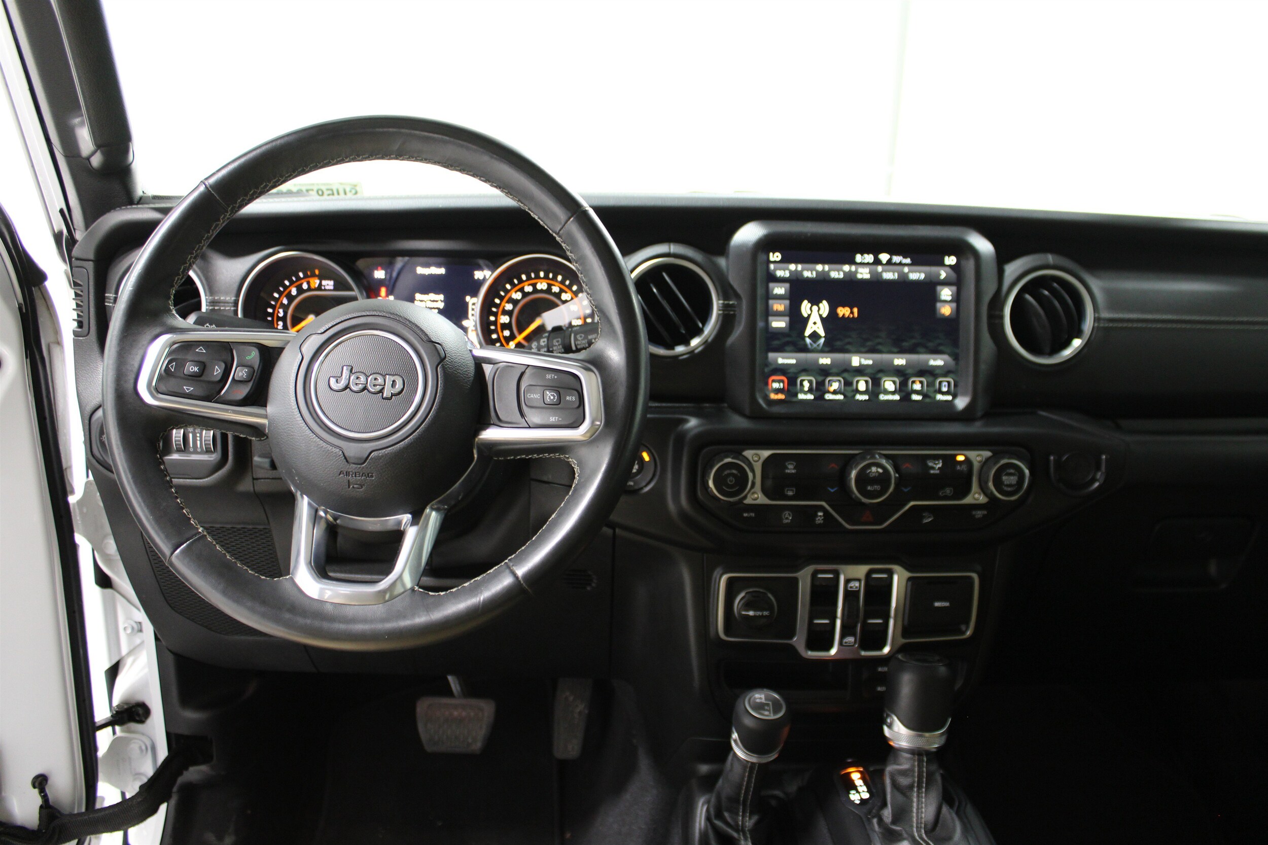 2018 Jeep Wrangler Unlimited Sahara photo 2