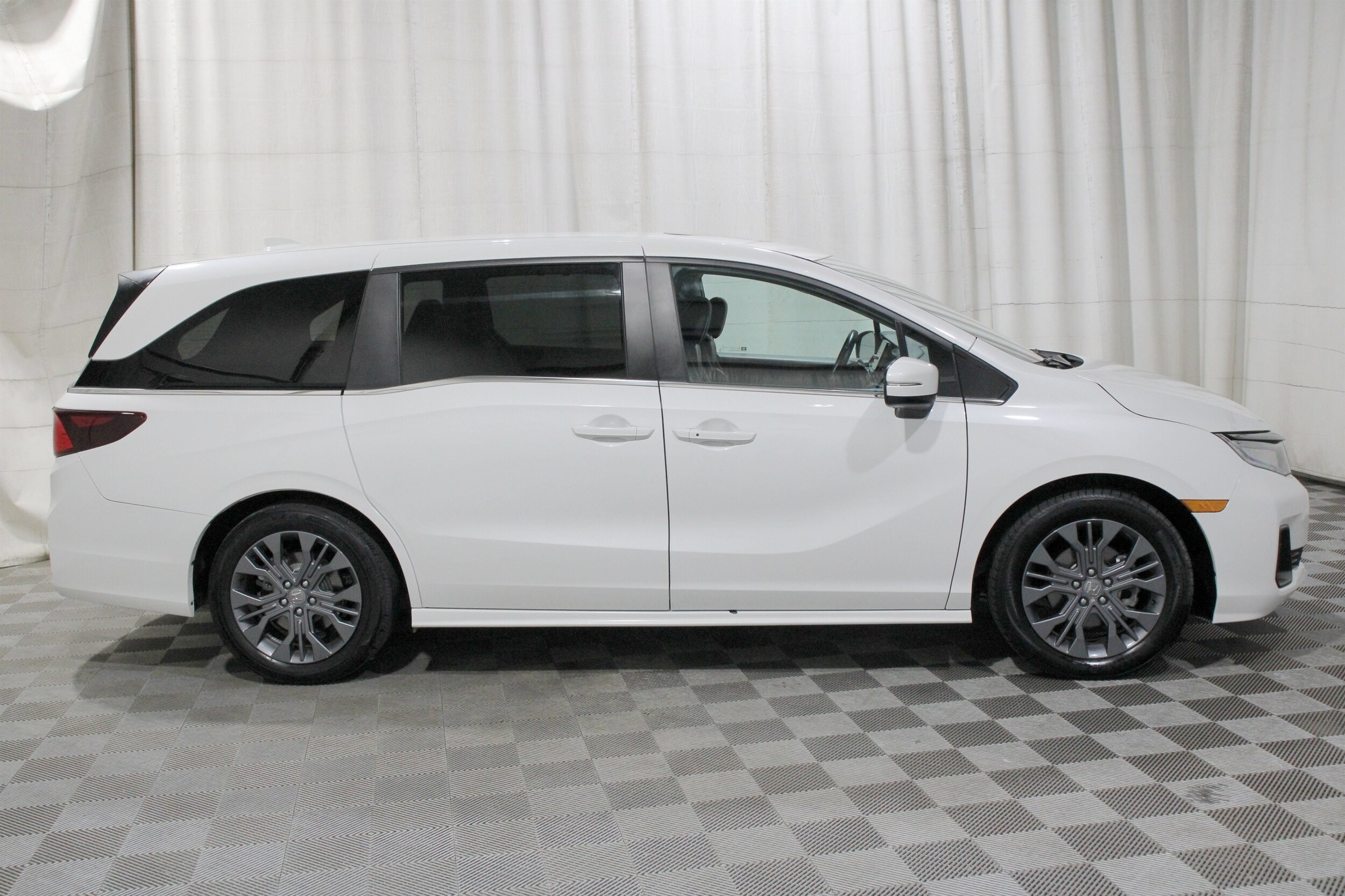 2025 Honda Odyssey Touring - Photo 36