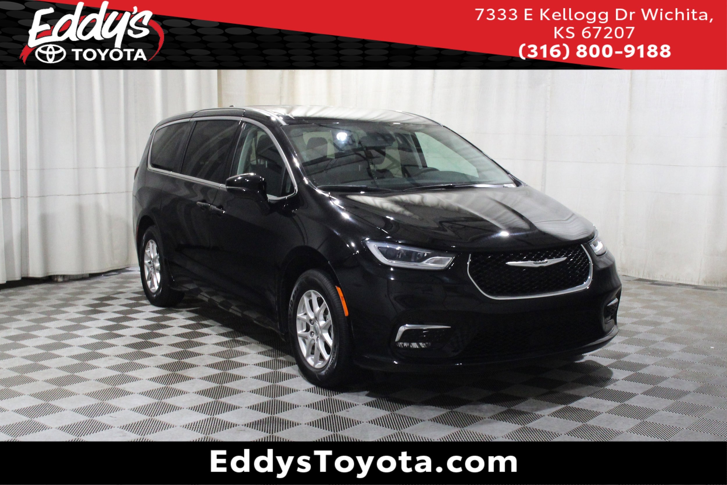 2024 Chrysler Pacifica Touring L's photo
