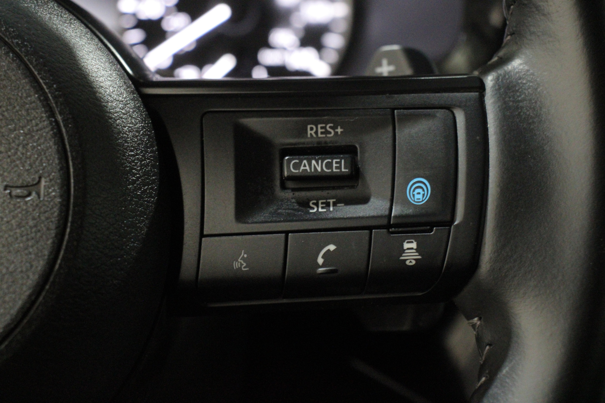 2025 Nissan Pathfinder SV - Photo 10