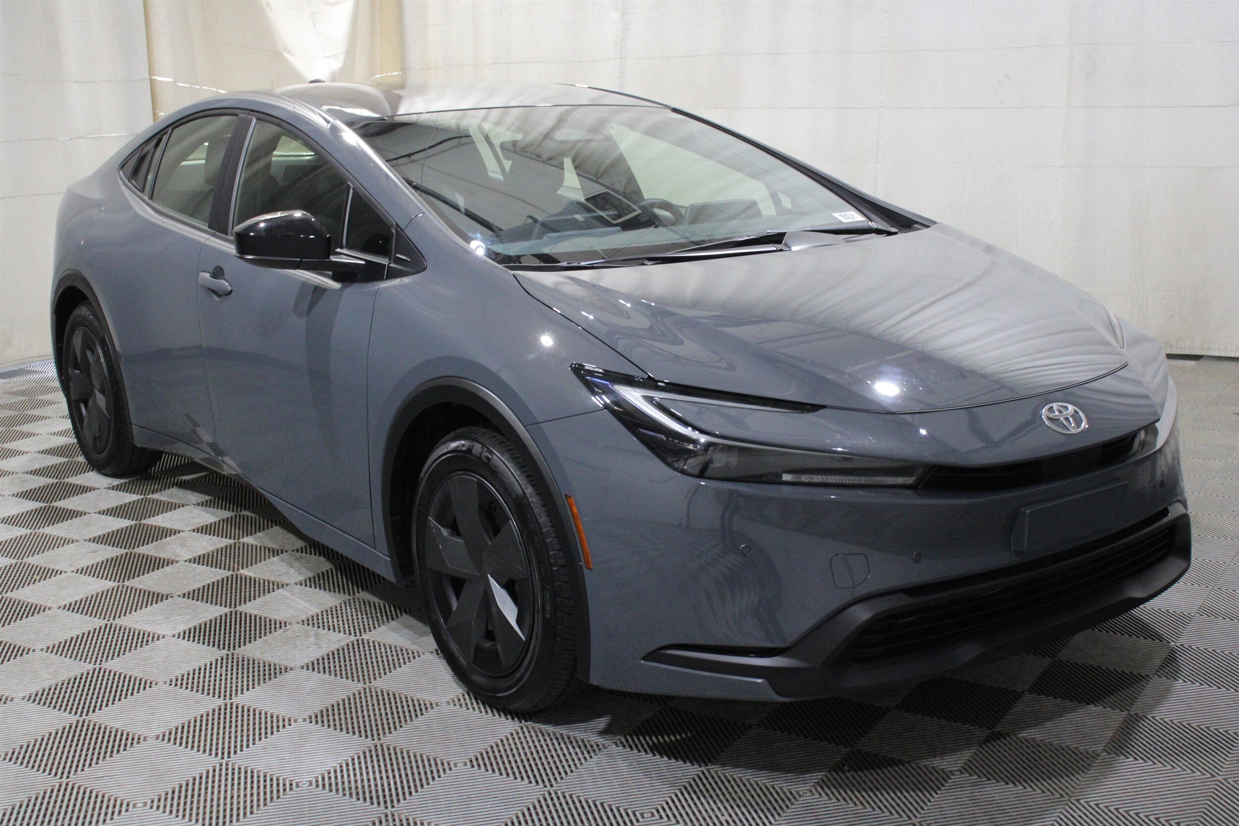 2024 Toyota Prius LE - Photo 32