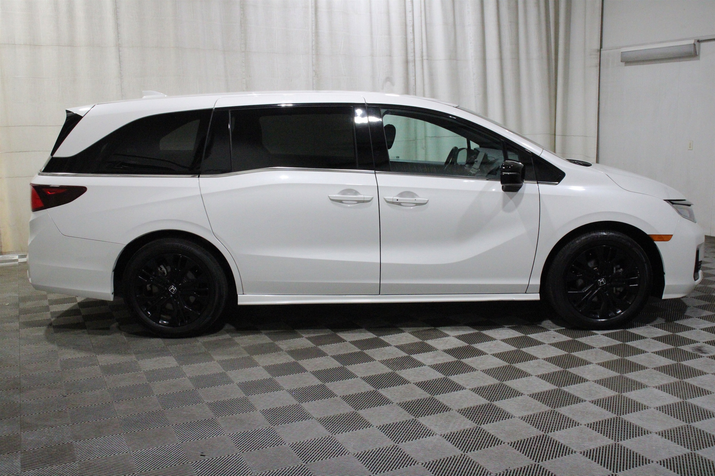 2025 Honda Odyssey Sport L - Photo 33