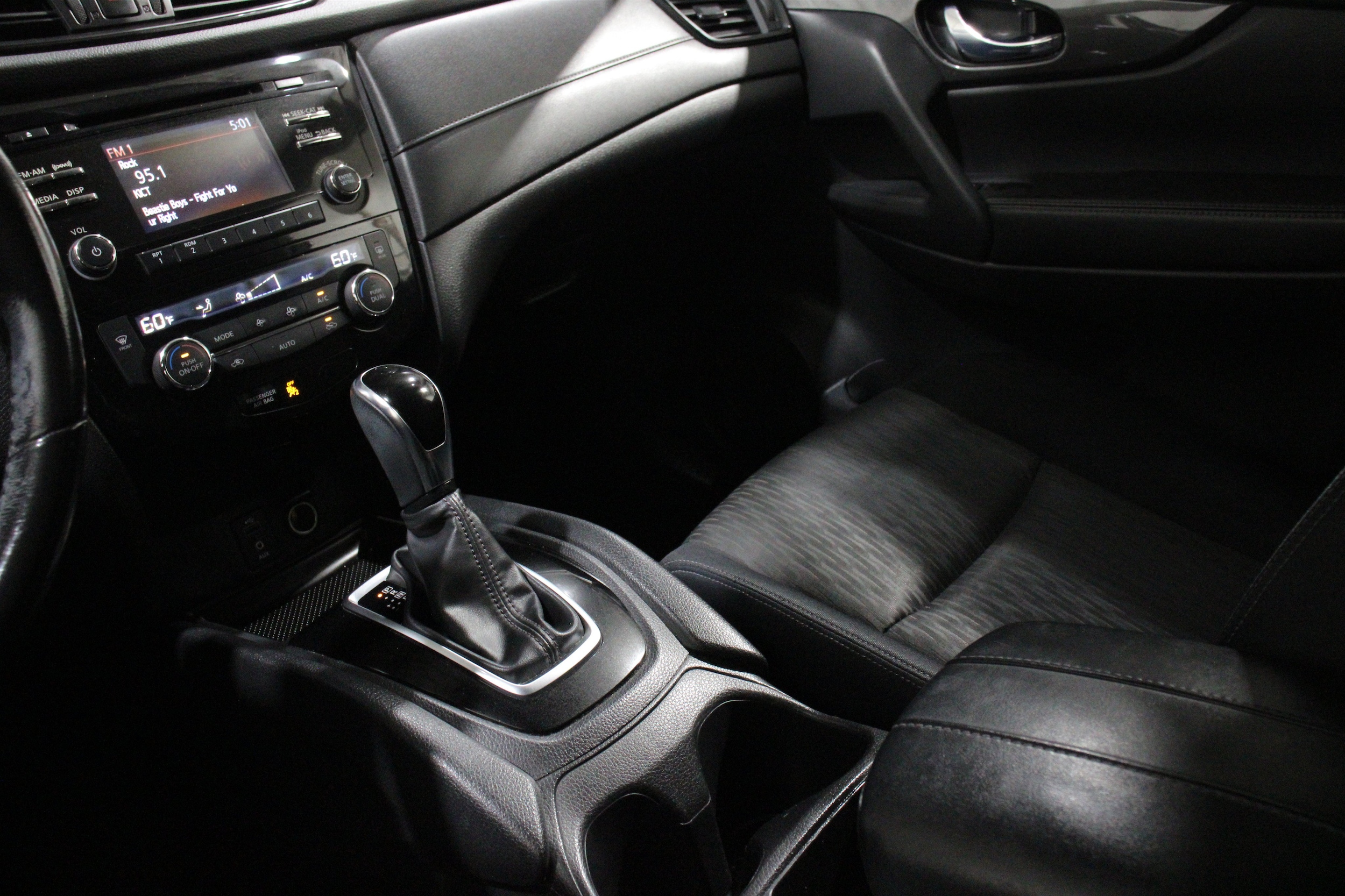 2017 Nissan Rogue SV - Photo 17