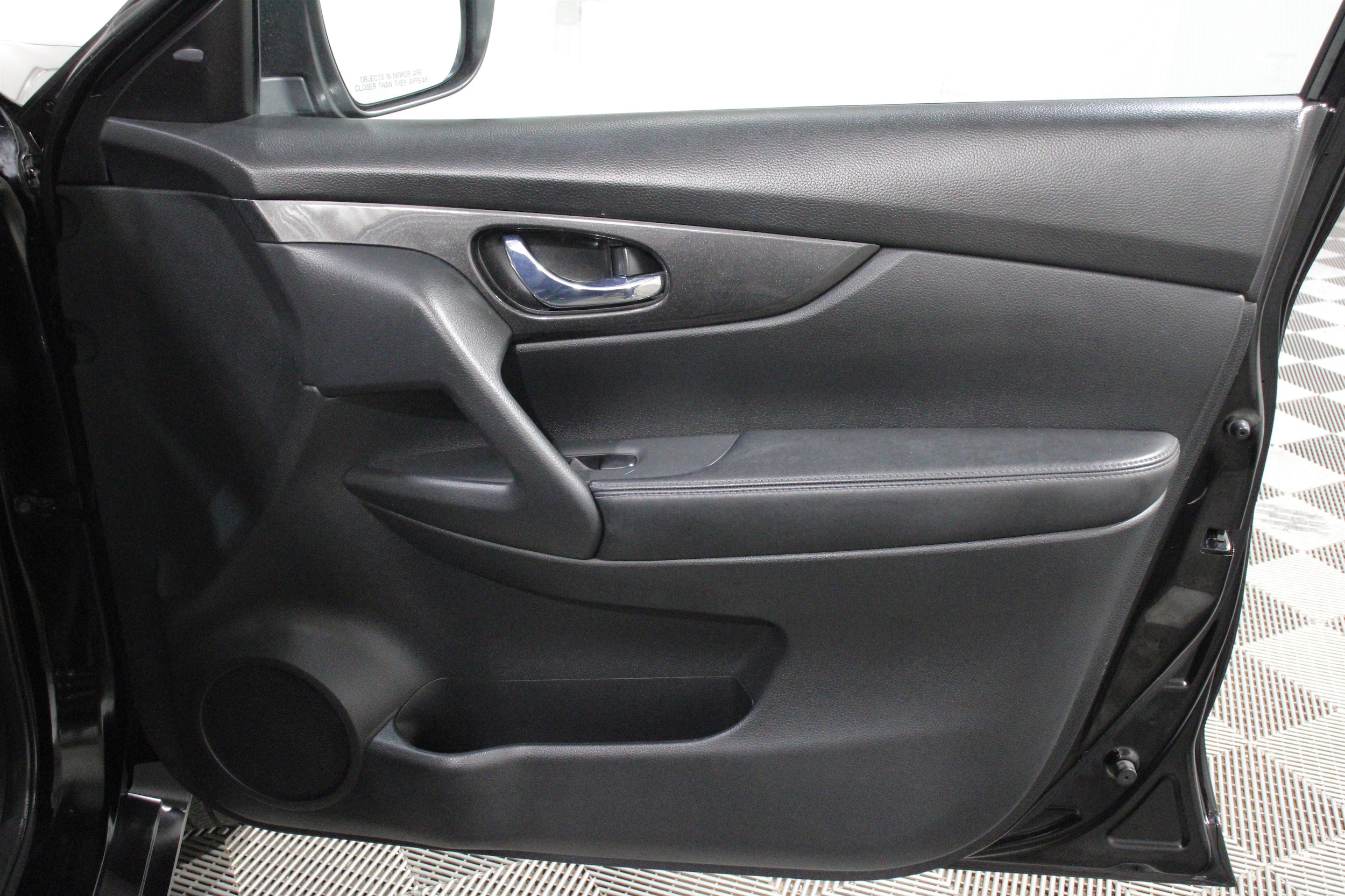 2017 Nissan Rogue SV - Photo 26