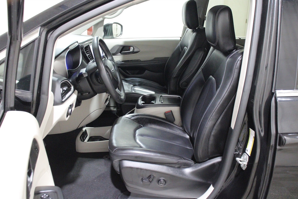 Used 2023 Chrysler Pacifica Touring L Van Passenger Van