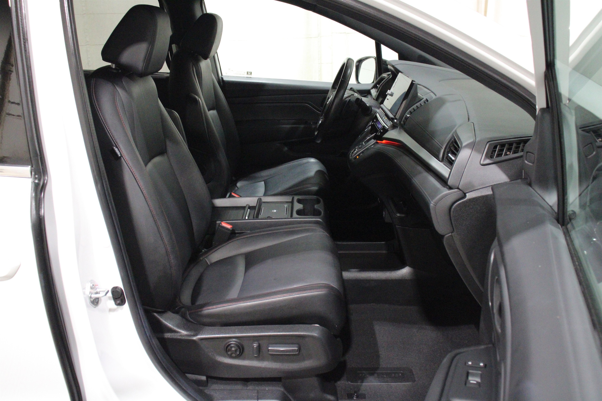 2025 Honda Odyssey Sport L - Photo 29