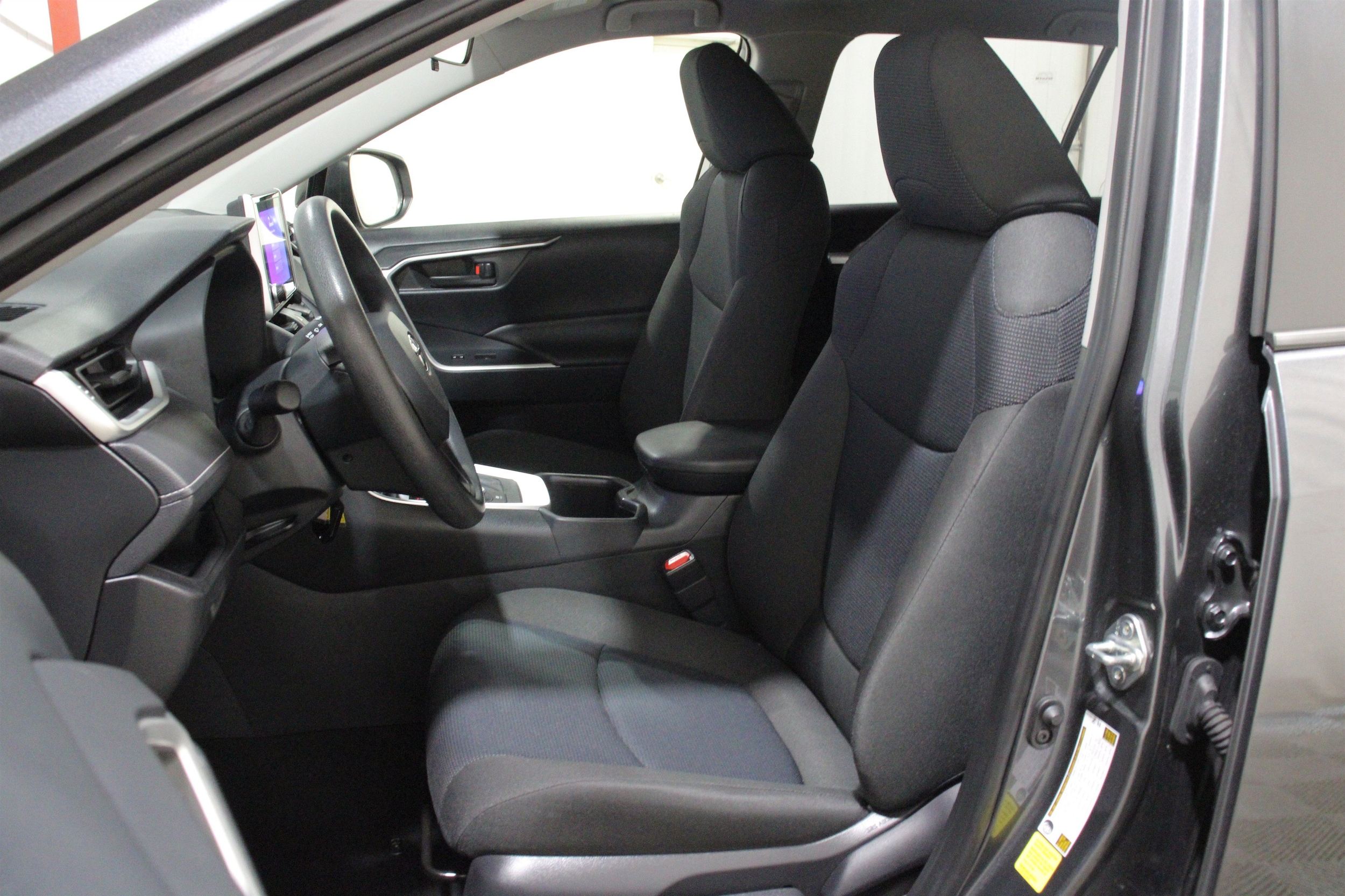2025 Toyota RAV4 LE - Photo 5