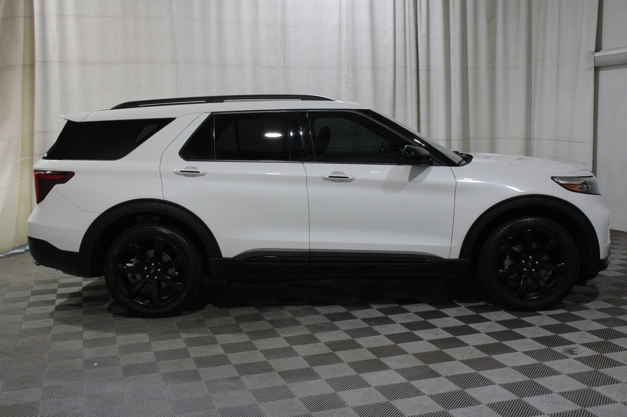 2023 Ford Explorer ST-LINE - Photo 35