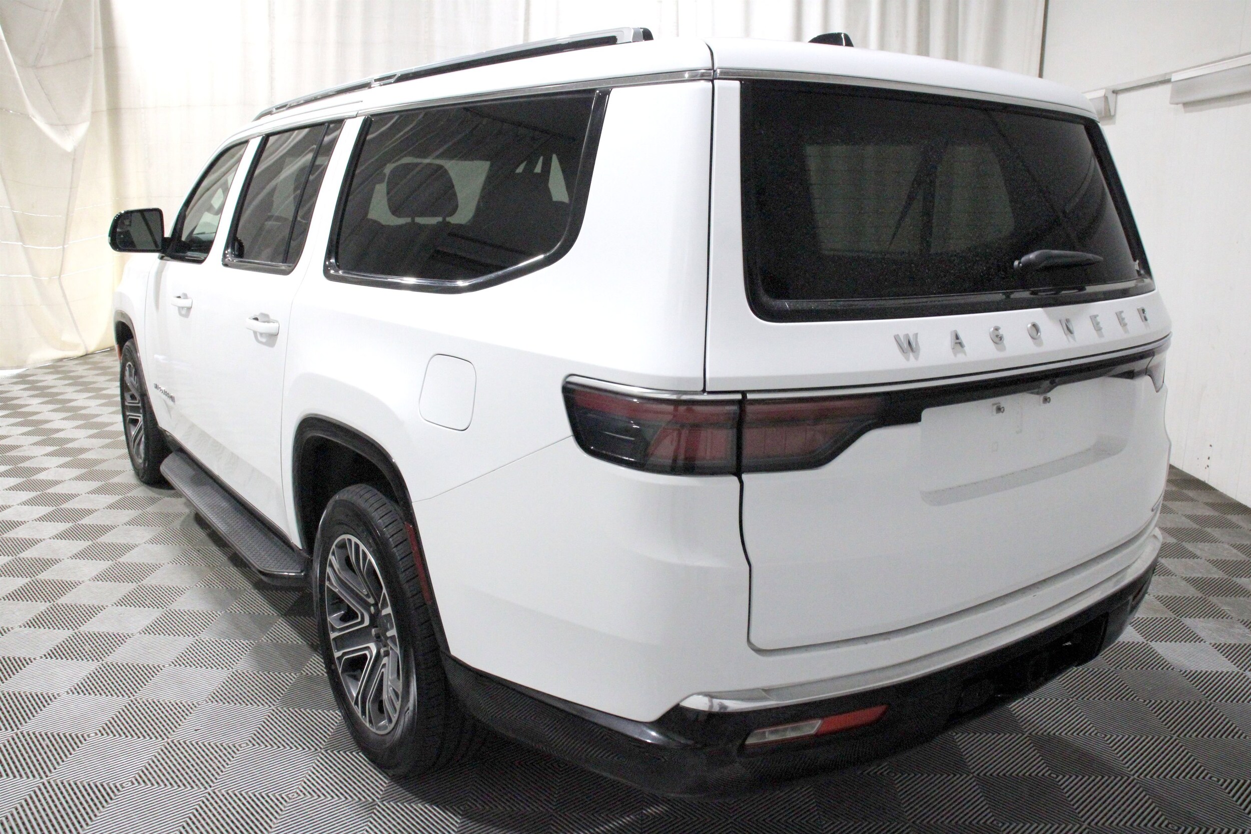 2024 Jeep Wagoneer L Series II - Photo 37