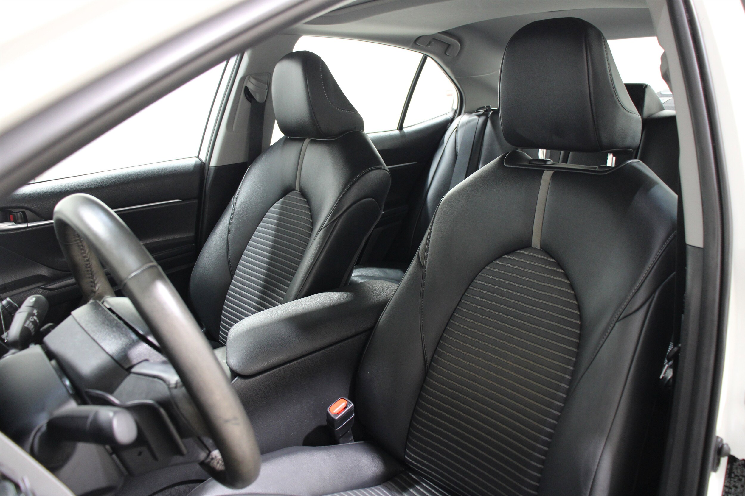 2023 Toyota Camry SE photo 4