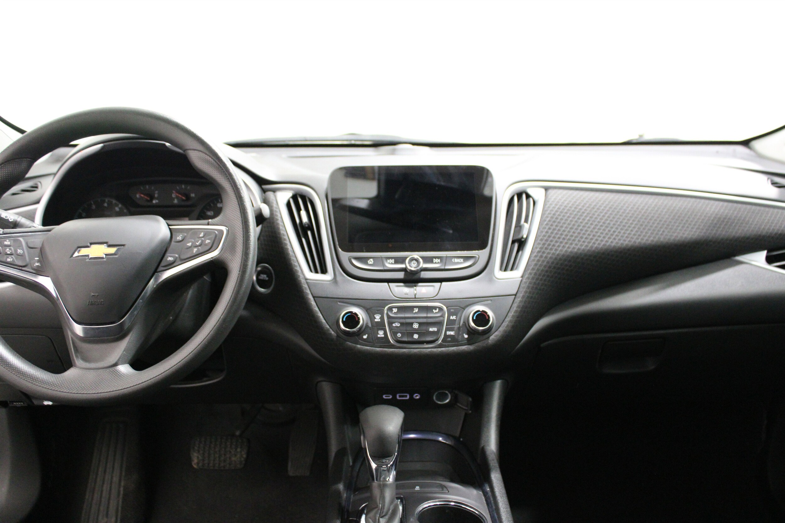 2023 Chevrolet Malibu 1LT photo 2