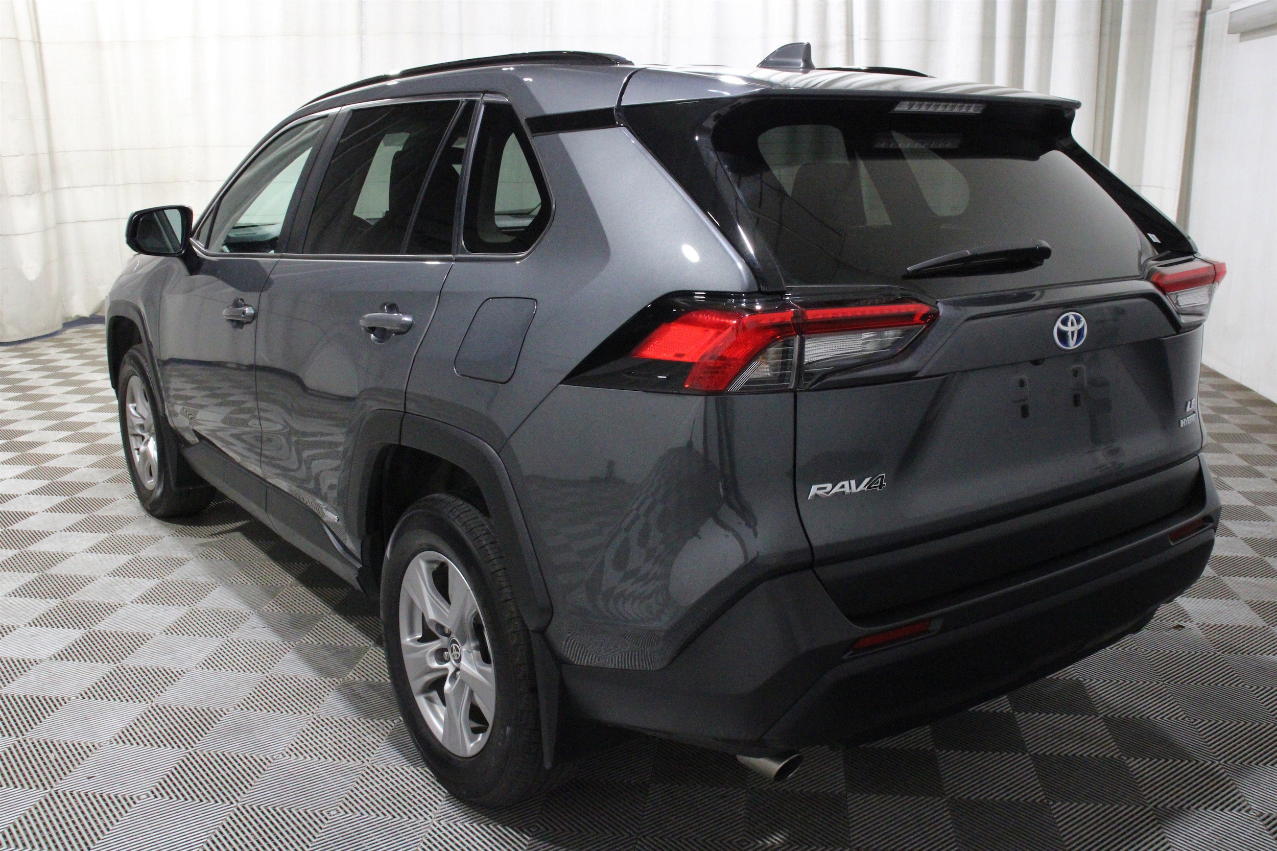 2024 Toyota RAV4 LE - Photo 33
