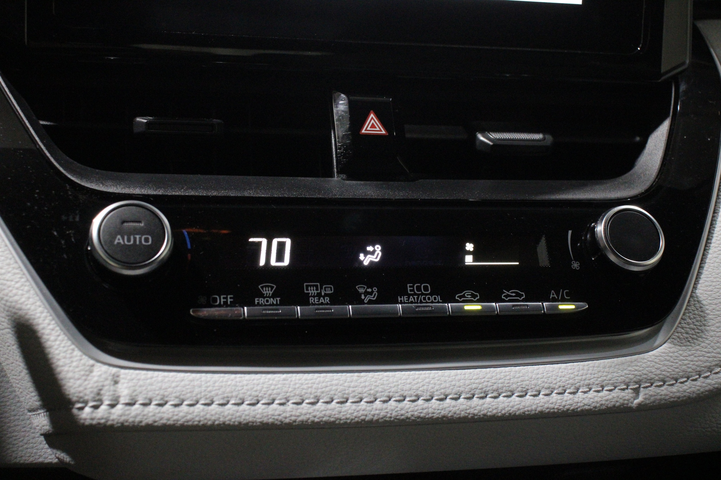 2023 Toyota Corolla SE - Photo 19