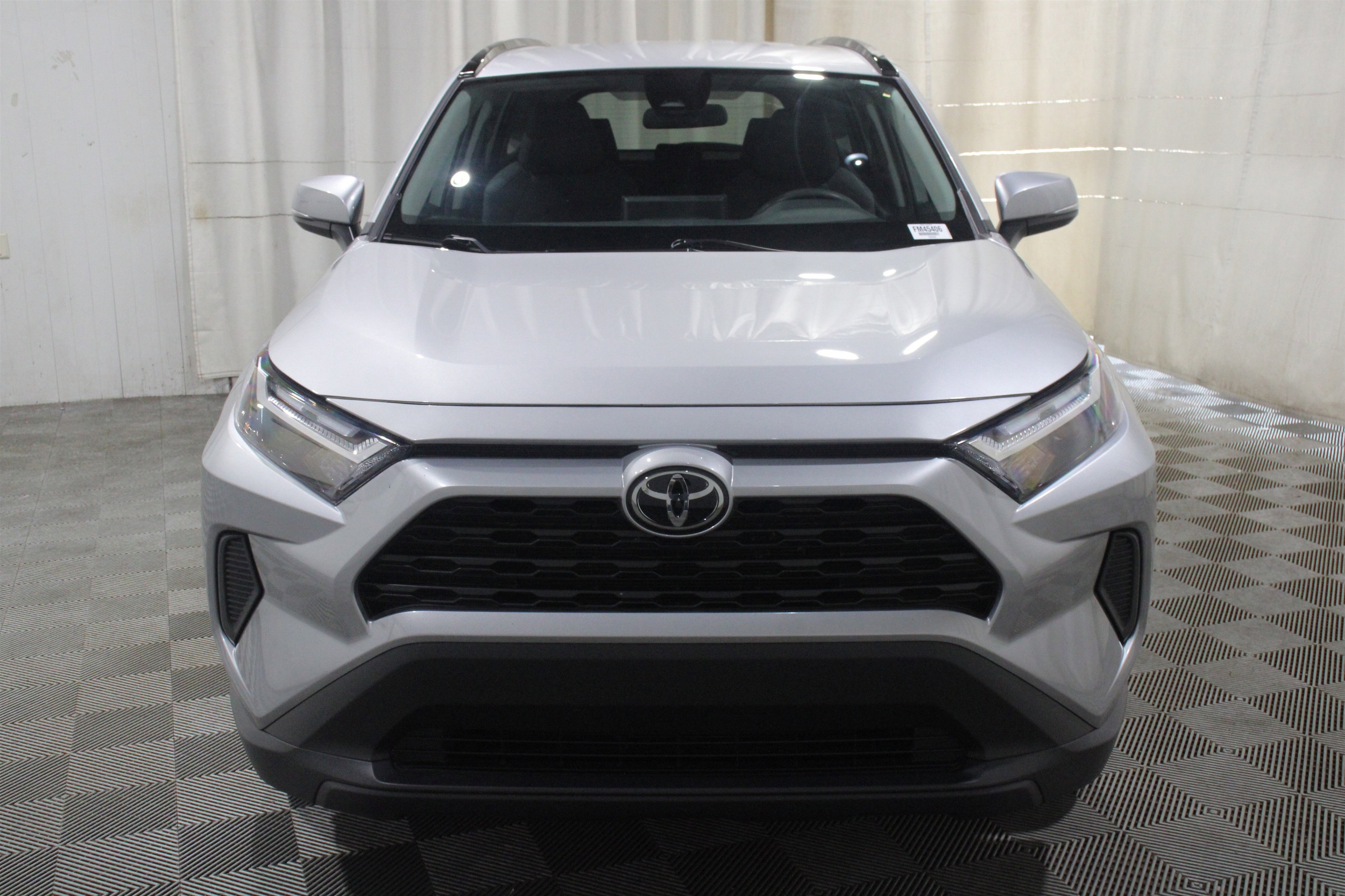 2025 Toyota RAV4 XLE - Photo 30