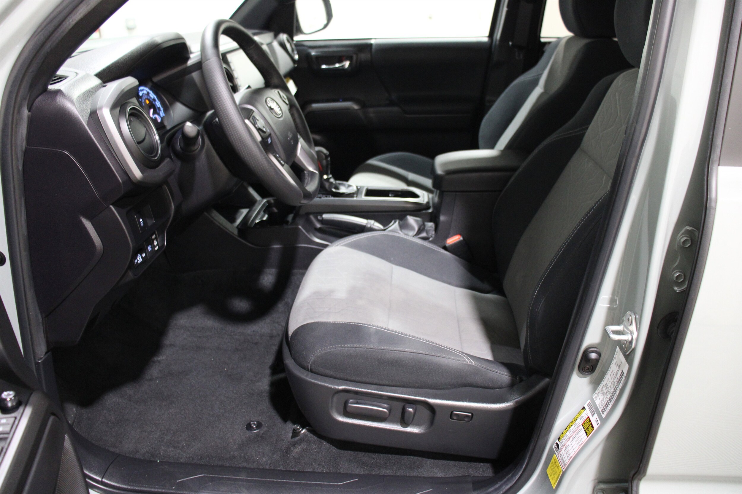2023 Toyota Tacoma SR5 photo 2