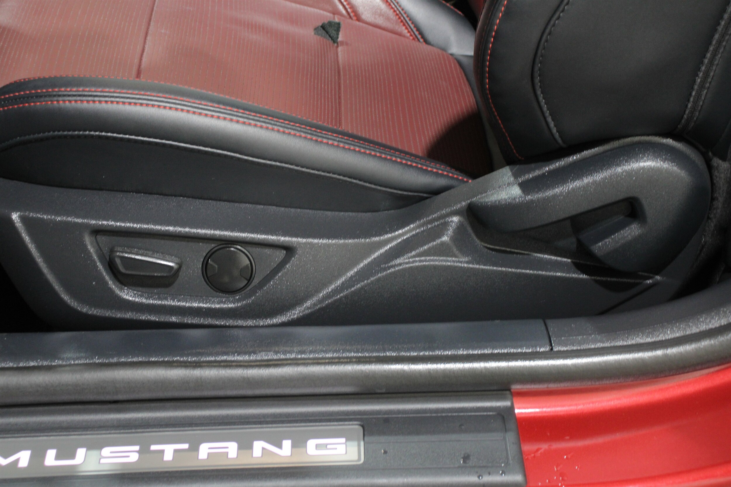 2024 Ford Mustang photo 3