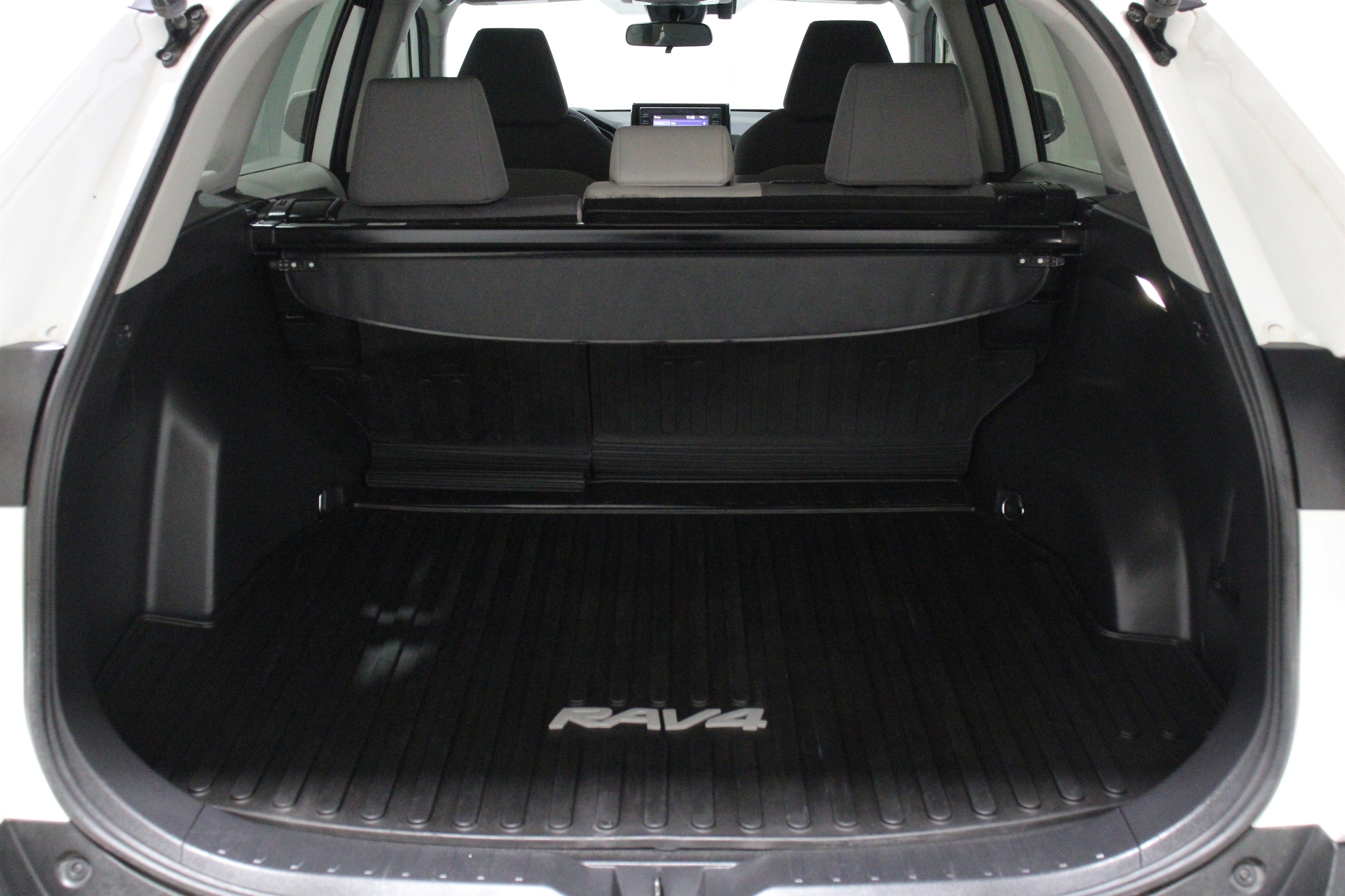 2022 Toyota RAV4 XLE - Photo 24