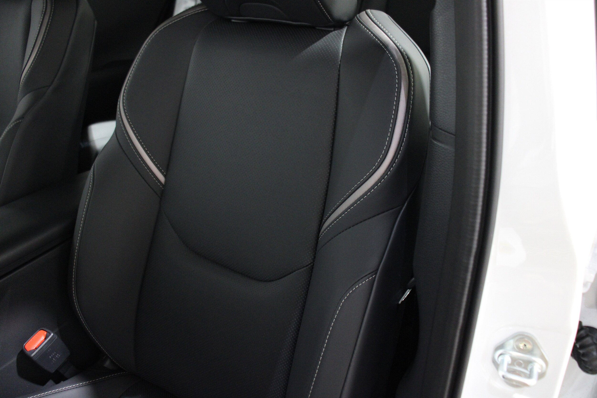 2025 Toyota Prius Limited photo 3