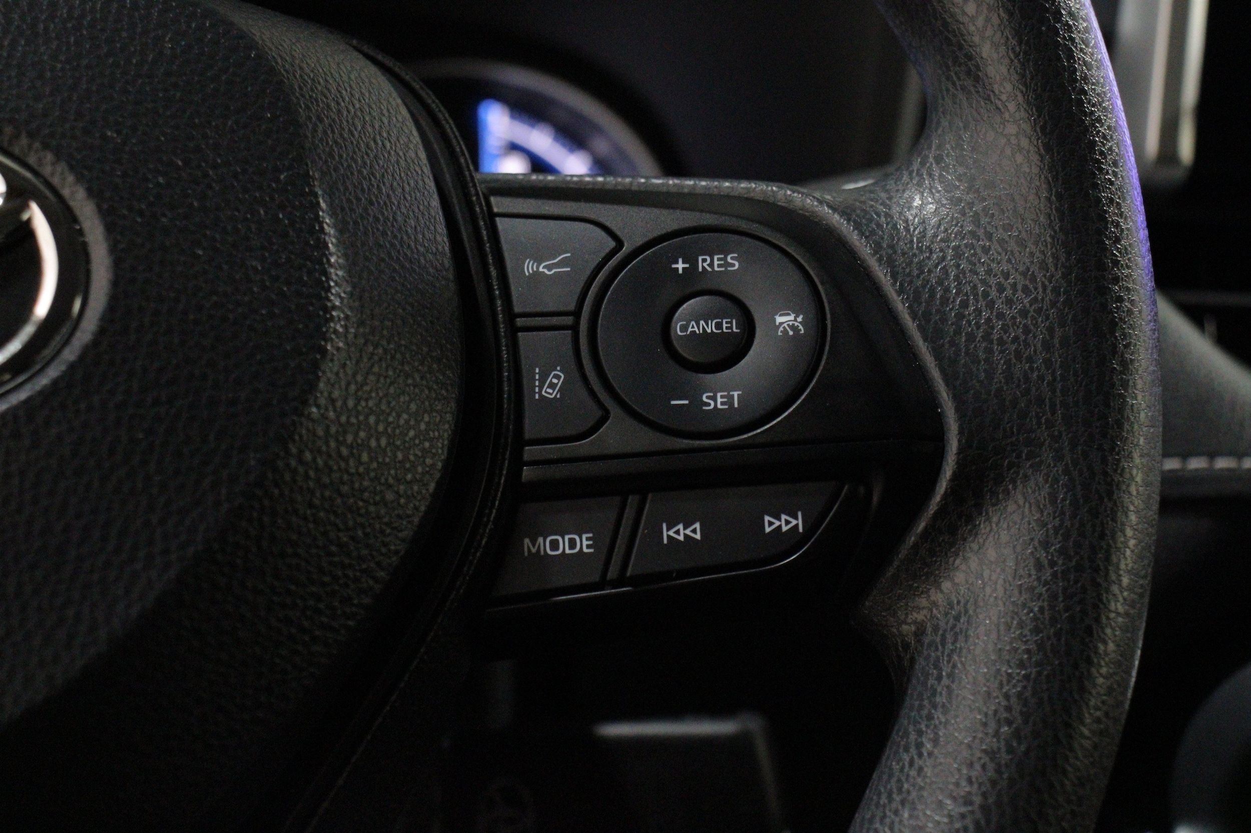 2025 Toyota RAV4 LE - Photo 10