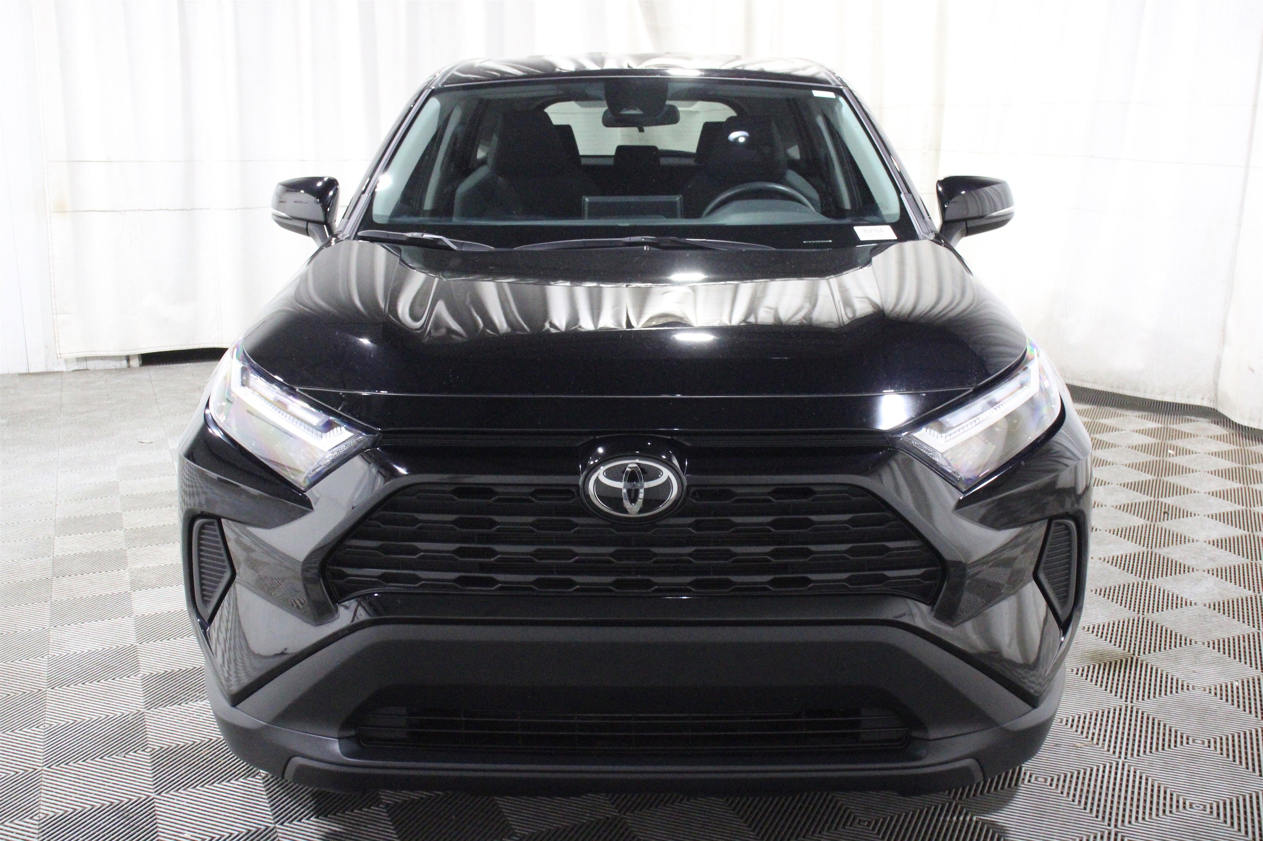 2024 Toyota RAV4 LE - Photo 28