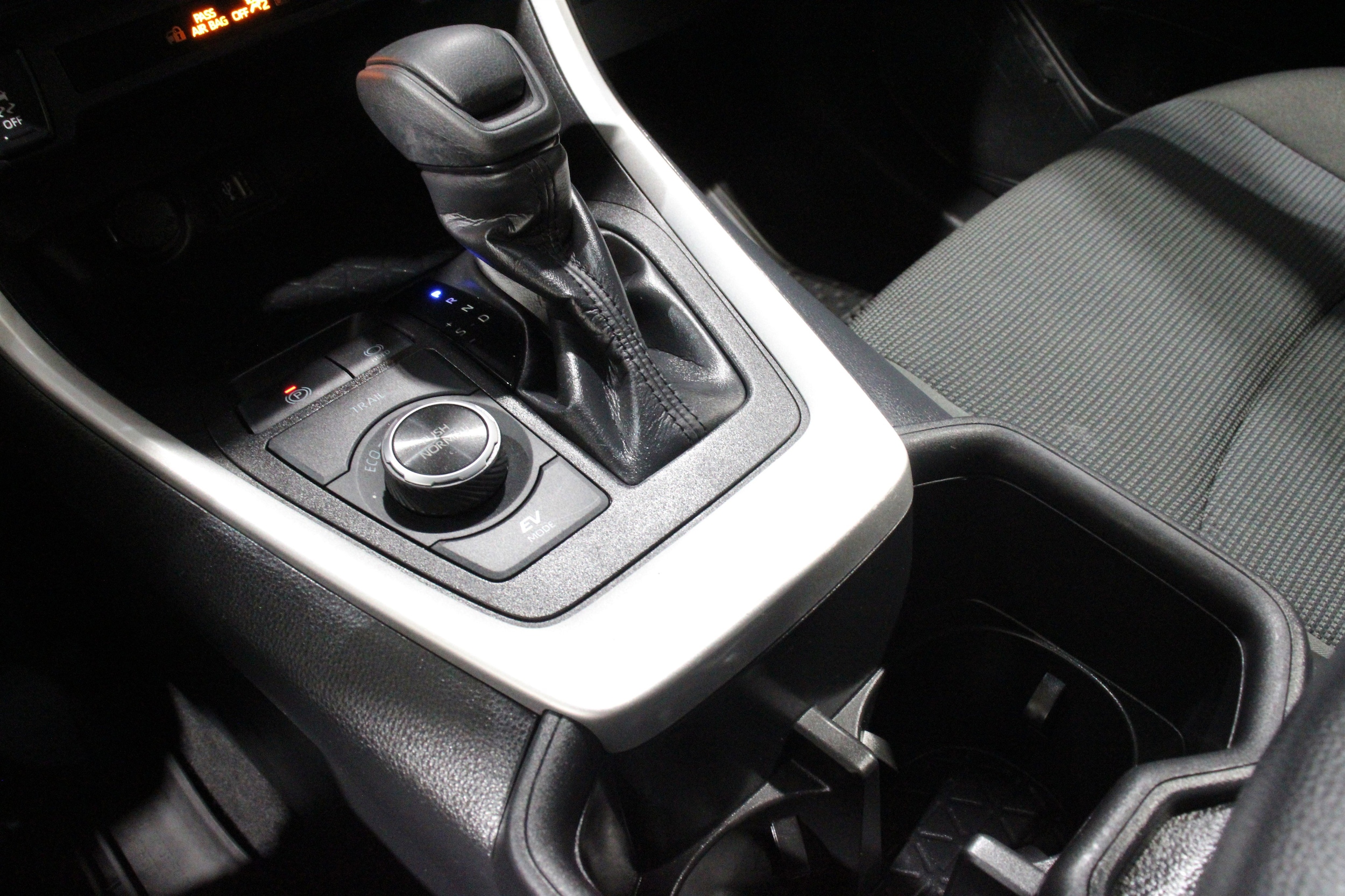 2024 Toyota RAV4 LE - Photo 20