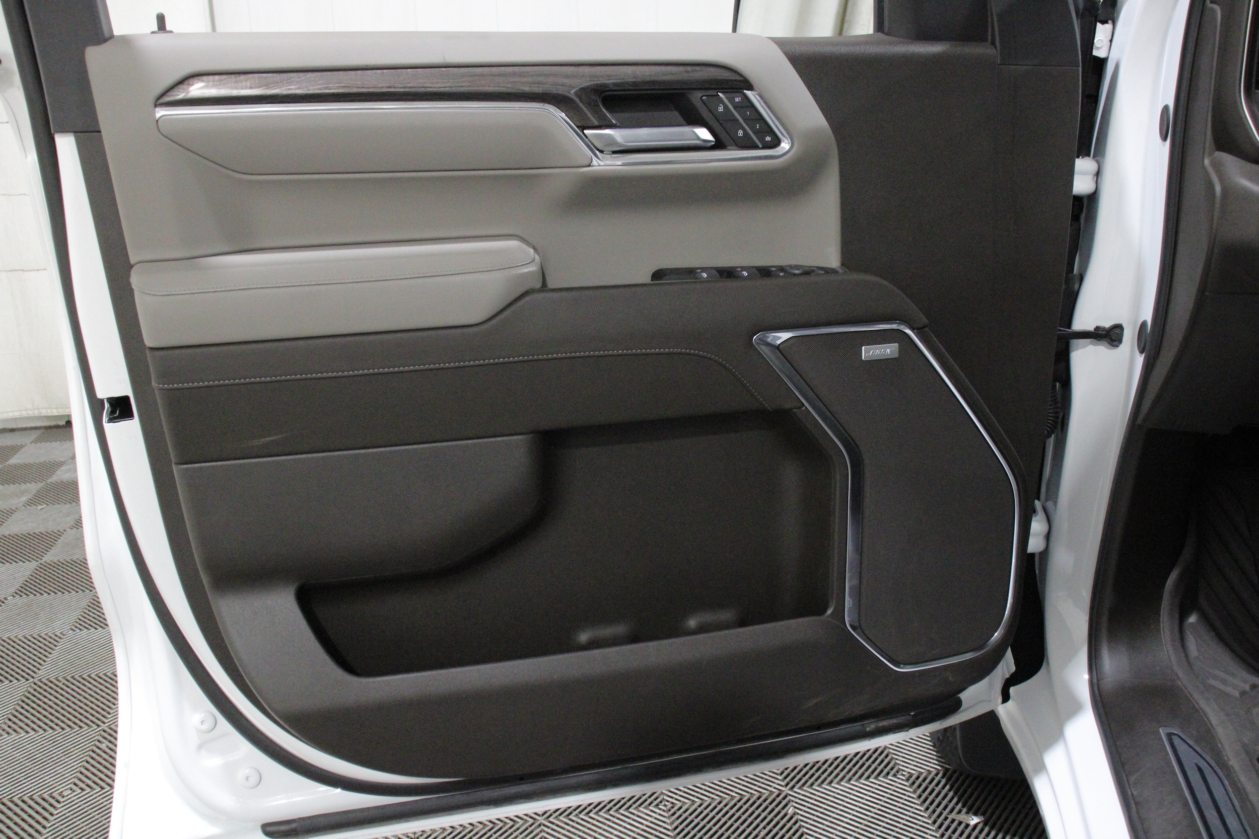 2024 Chevrolet Silverado 1500 LTZ - Photo 6