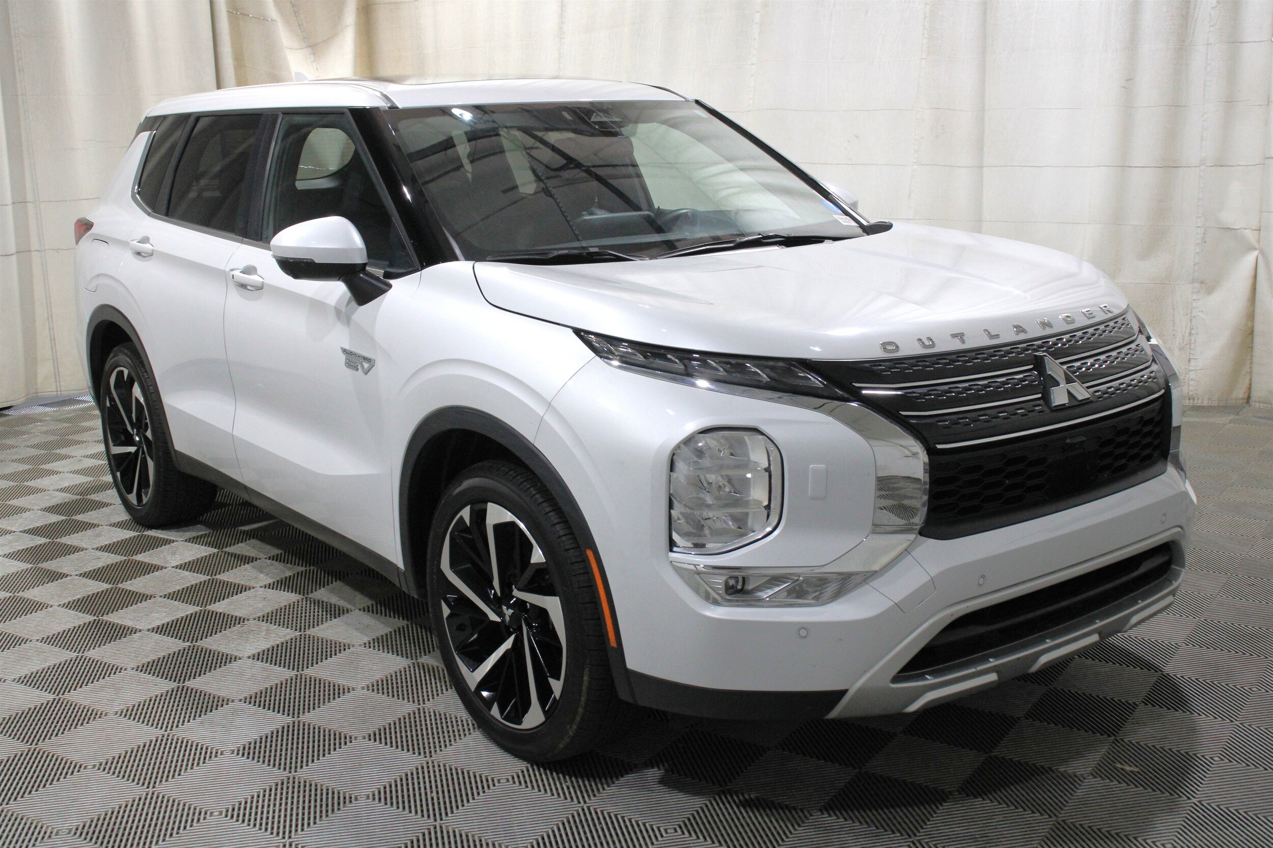 2024 Mitsubishi Outlander Plug-in Hybrid SE - Photo 33