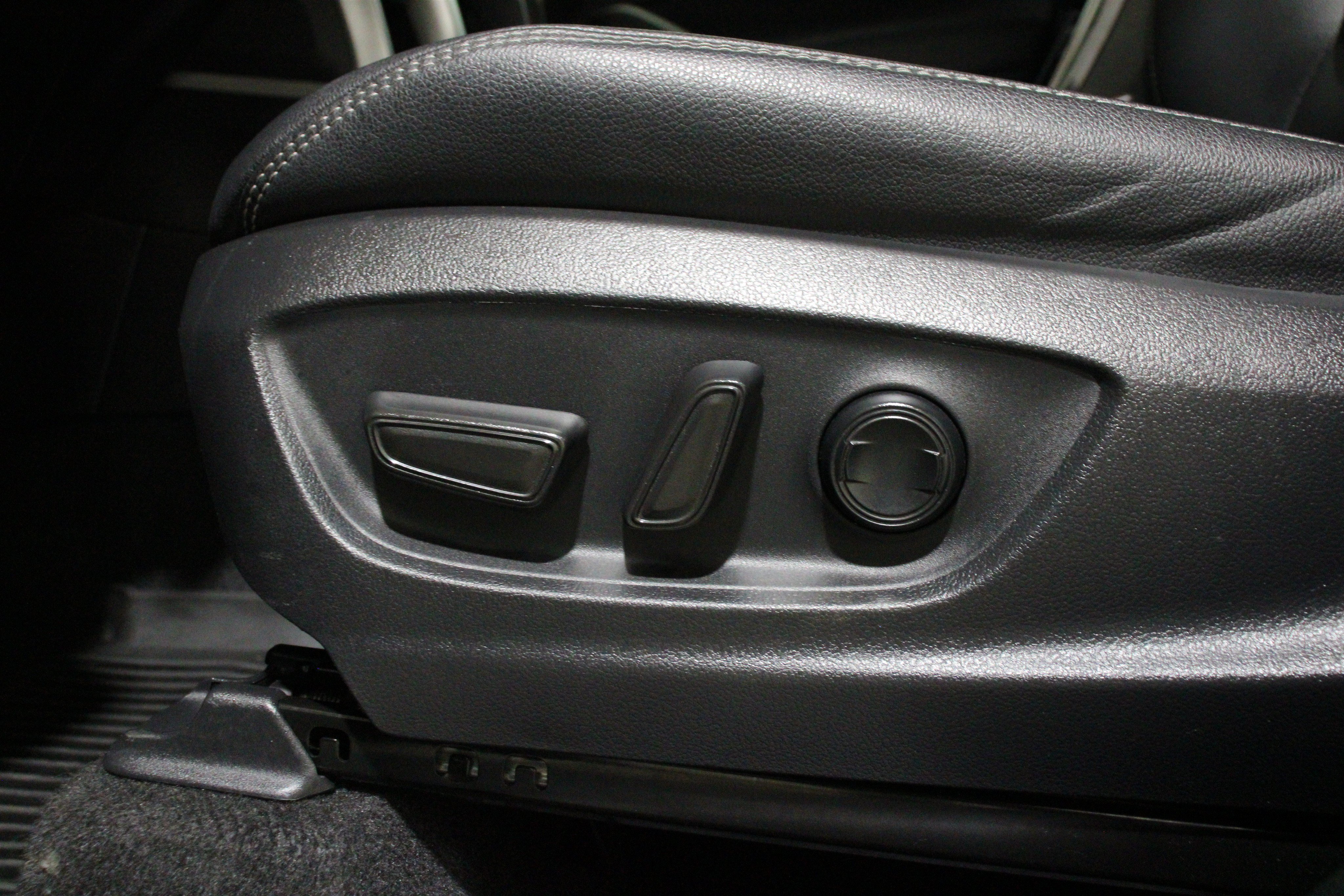 Used 2025 Toyota Corolla Cross XLE SUV