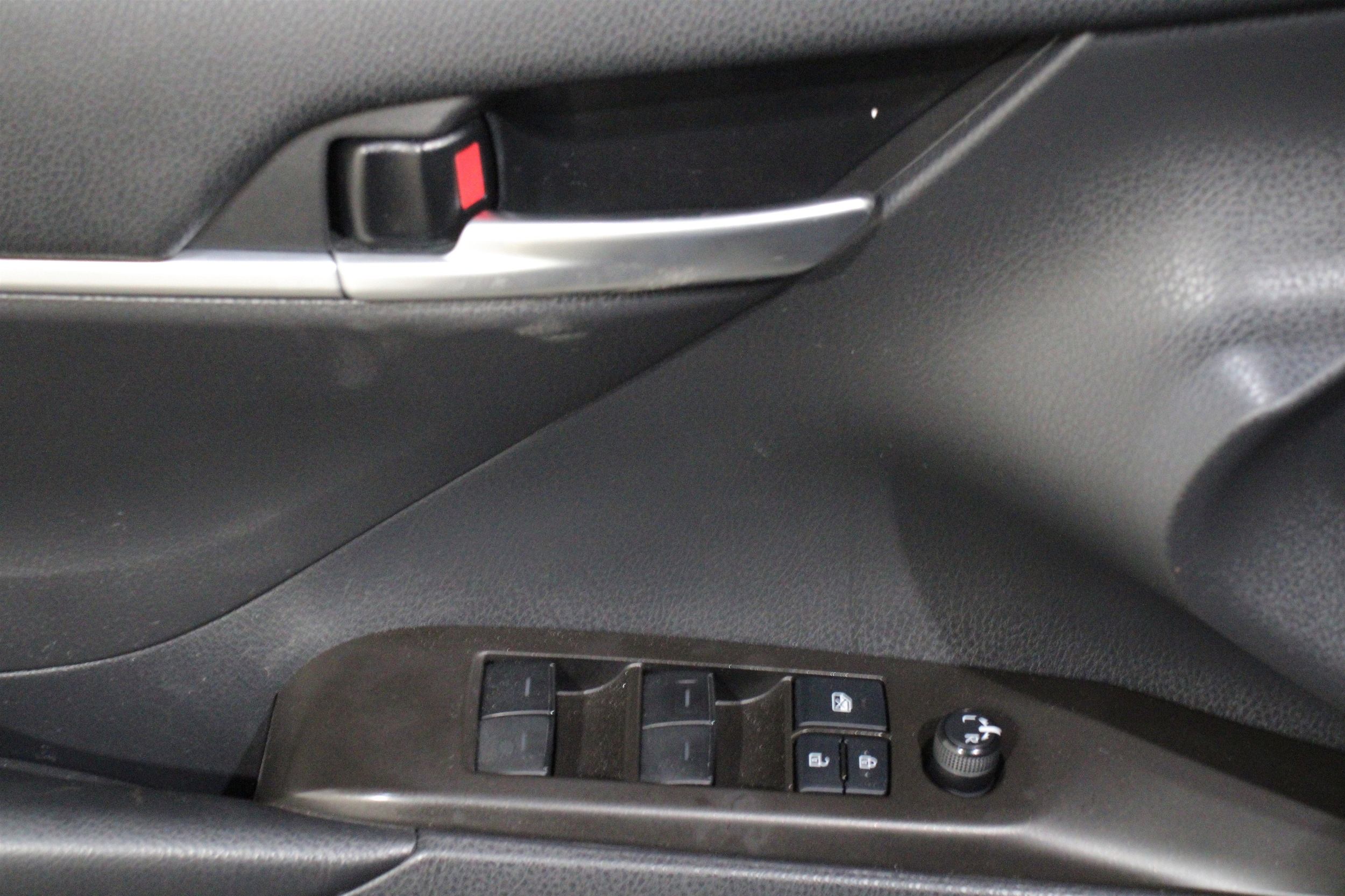 2021 Toyota Camry TRD - Photo 7