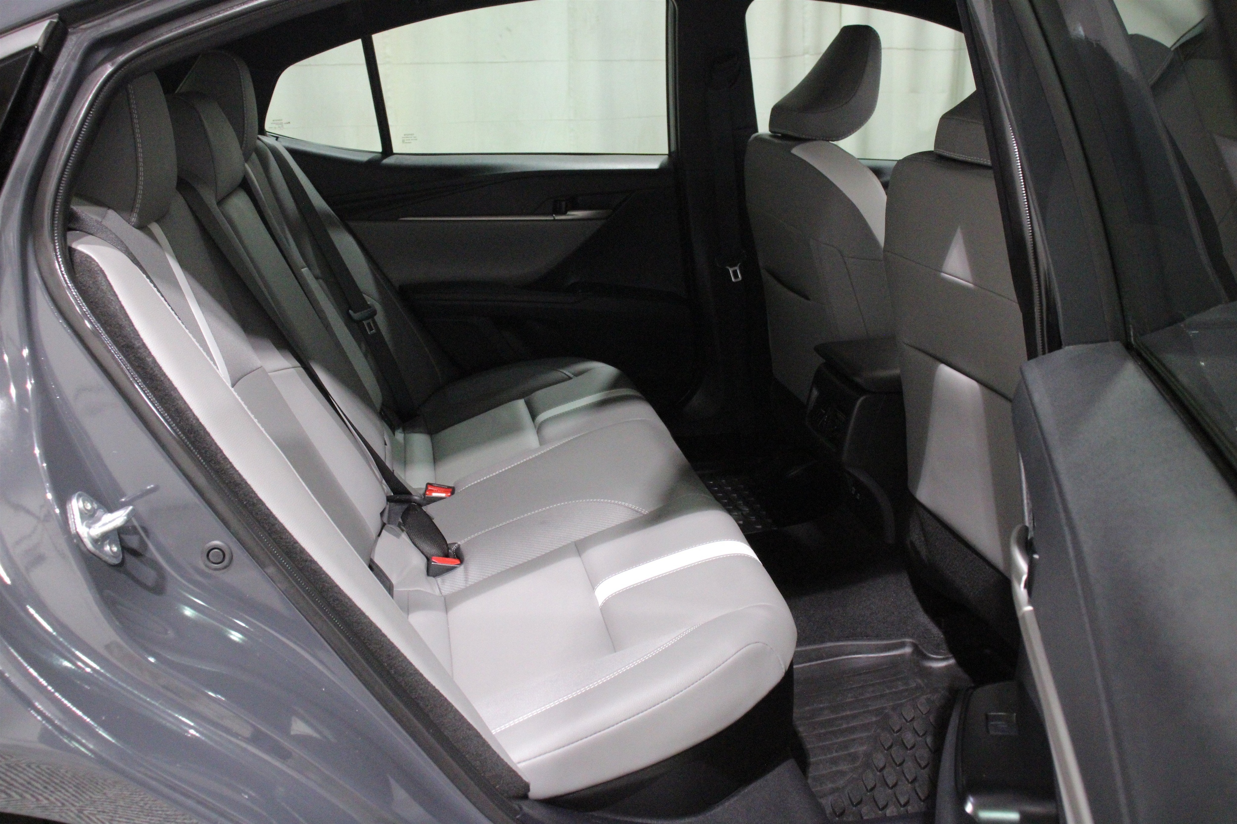 2025 Toyota Camry SE - Photo 25