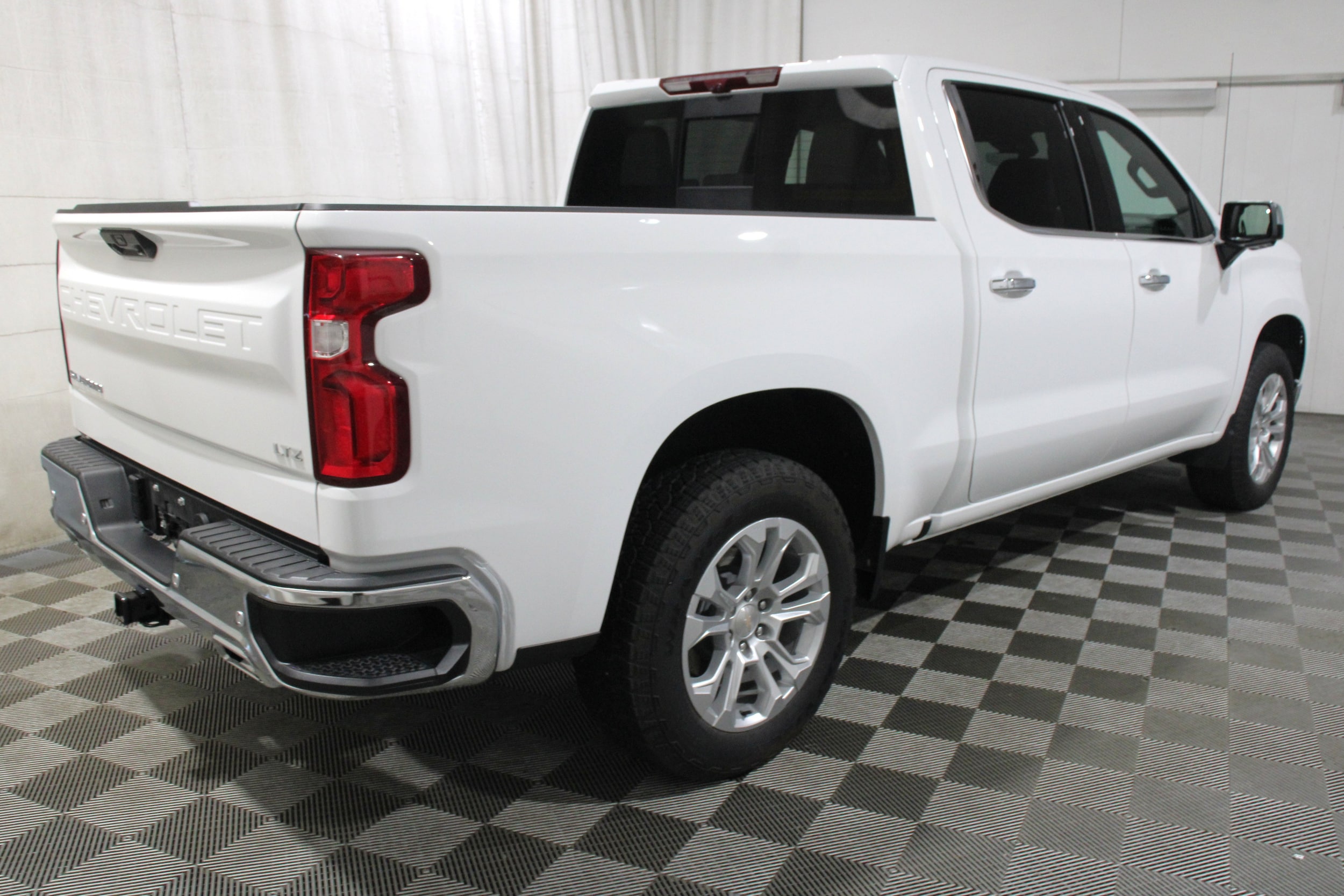 2024 Chevrolet Silverado 1500 LTZ - Photo 30