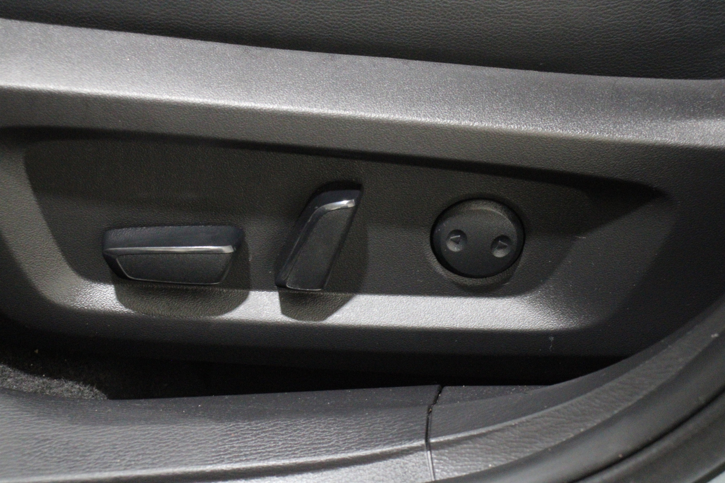 2023 Mitsubishi Outlander Plug-In Hybrid SEL - Photo 4