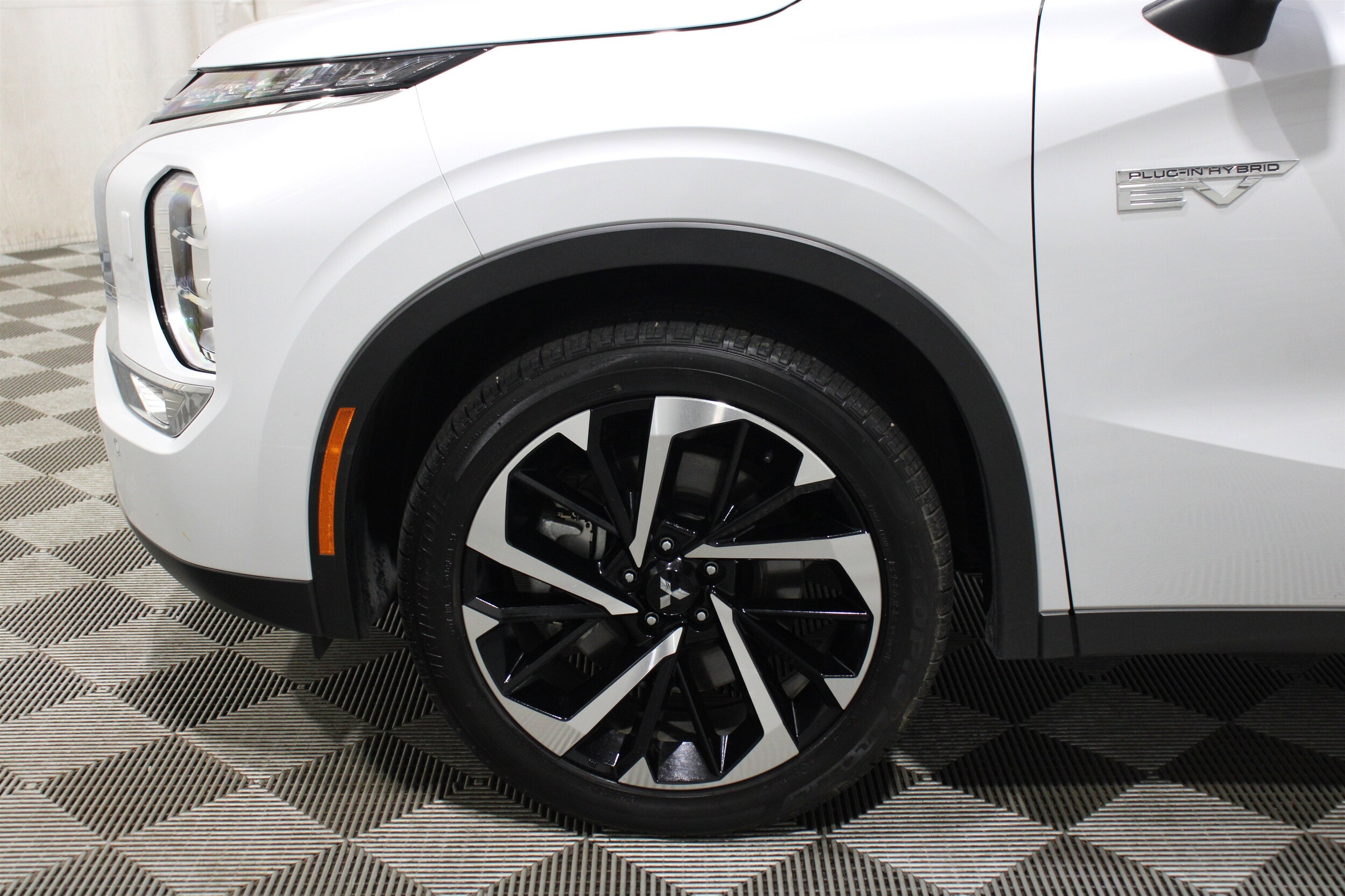 2024 Mitsubishi Outlander Plug-in Hybrid SE - Photo 40