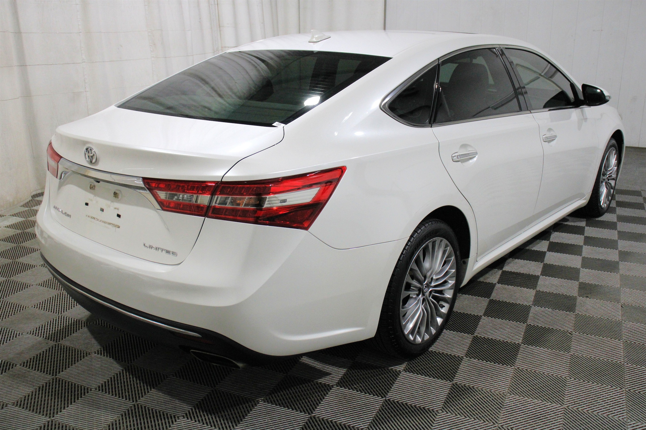 2018 Toyota Avalon Limited - Photo 32
