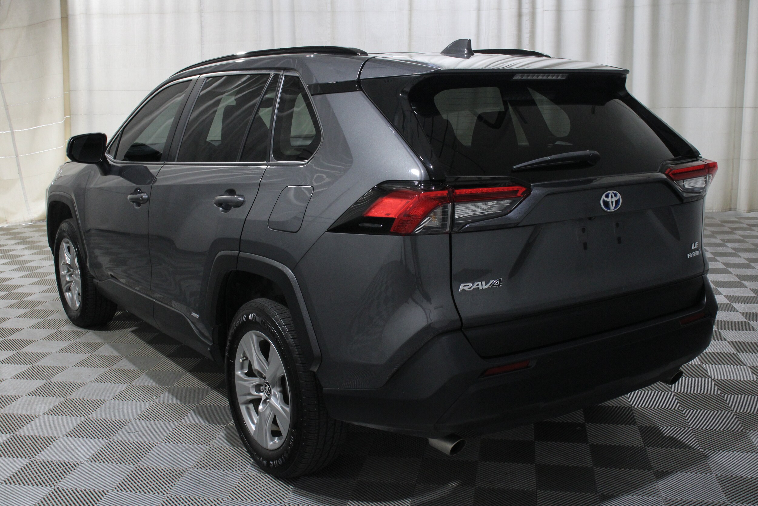 2024 Toyota RAV4 LE - Photo 33