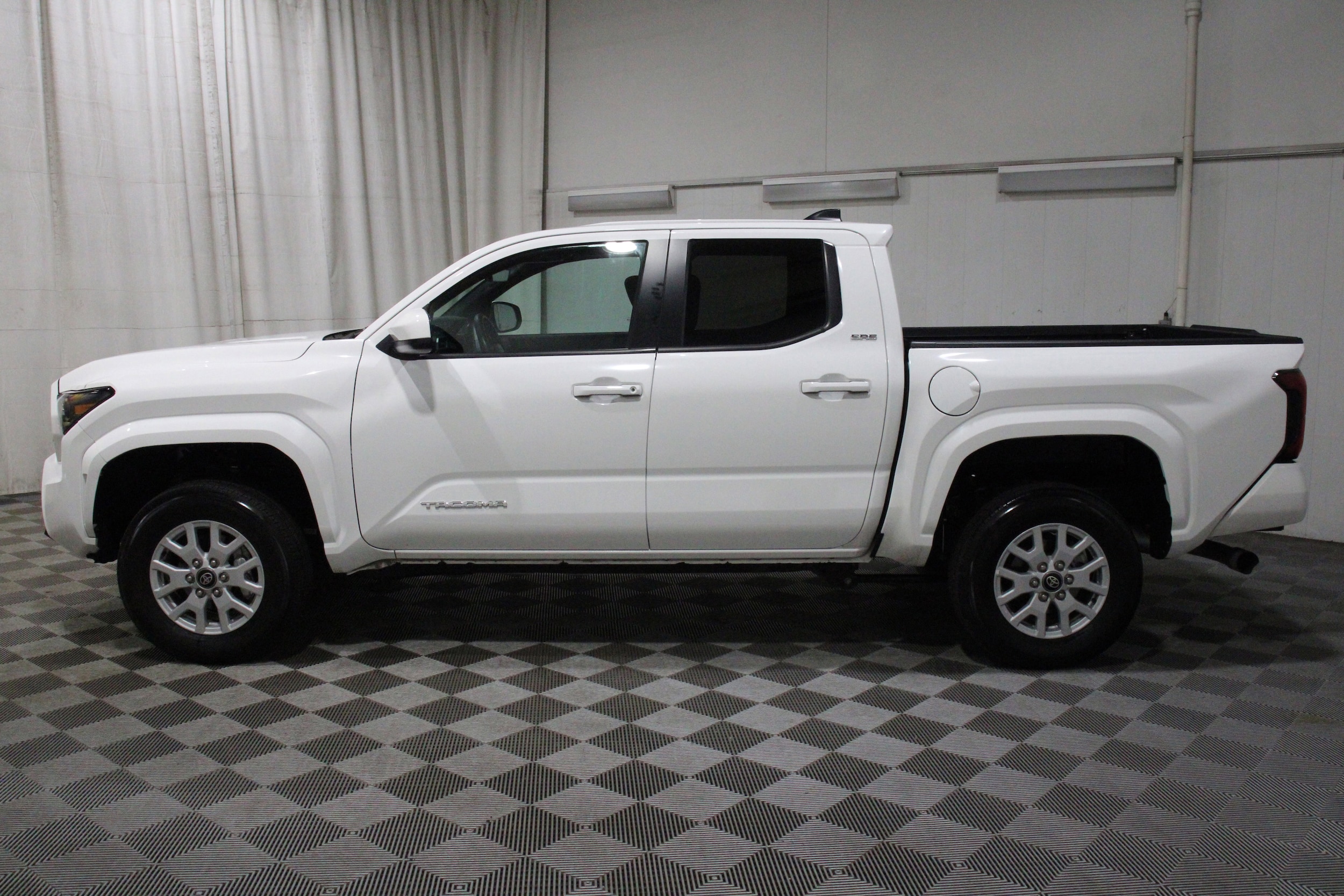 2024 Toyota Tacoma SR5 - Photo 36
