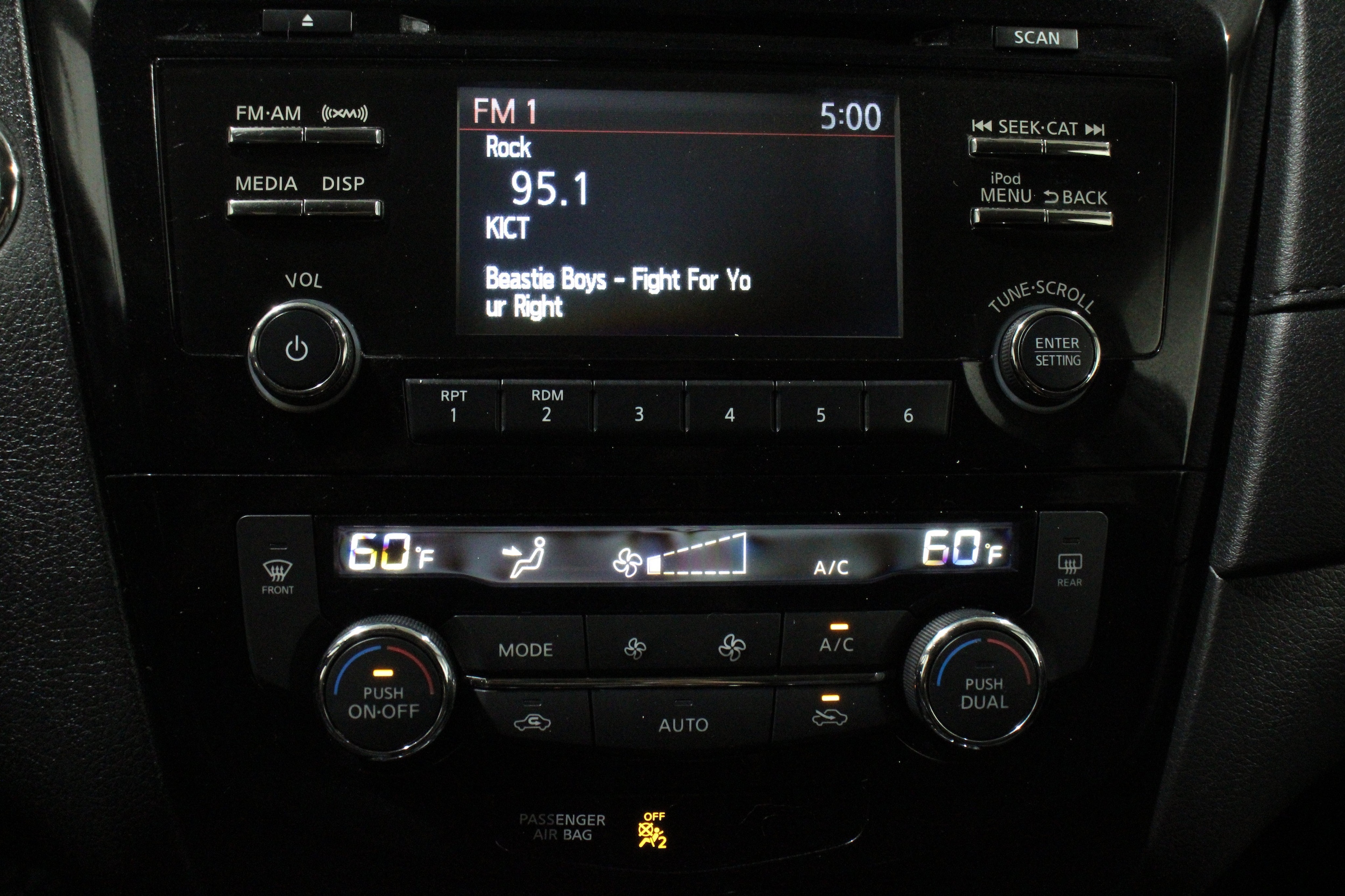 2017 Nissan Rogue SV - Photo 15