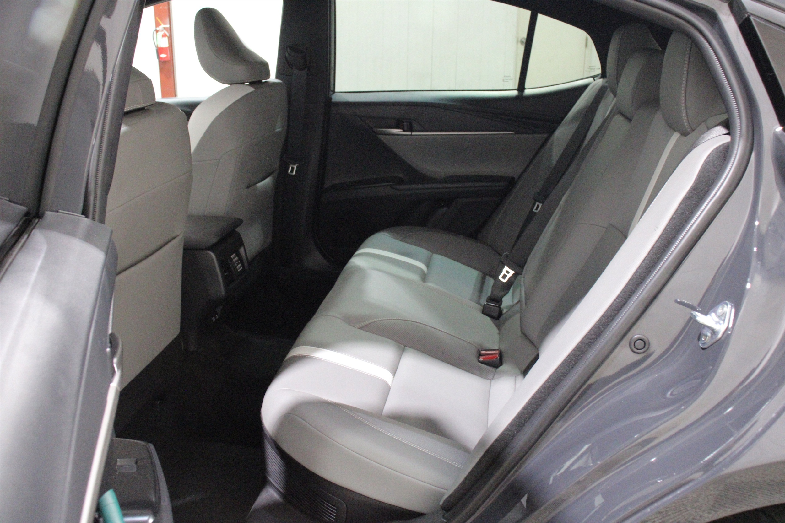 2025 Toyota Camry SE - Photo 23